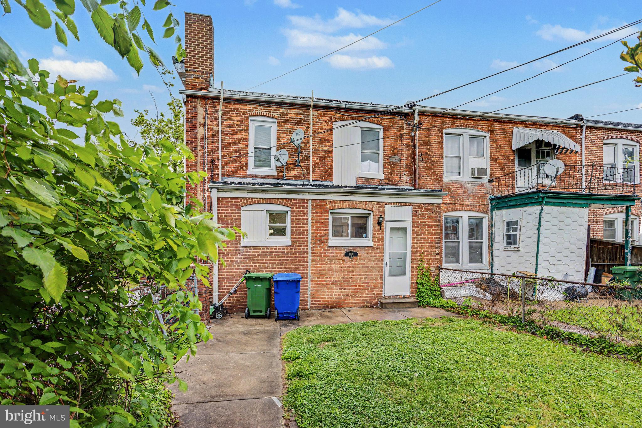 MONTEBELLO - Residential