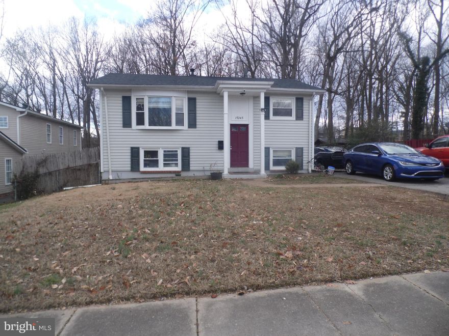 SPACIOUS SPLIT FOYER SINGLE FAMILY. BEAUTIFUL HARDWOOD , 4 BEDROOM, 2 FULL BATHROOMS ,NEW ROOF. LARGE EDITION ON THE BACK FOR MUCH MORE LIVING SPACE* SELLER IS REQUESTING 30 DAYS RENT BACK.