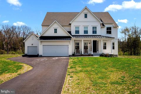 1033 SMYTH LANE PENNSBURG PA 18073