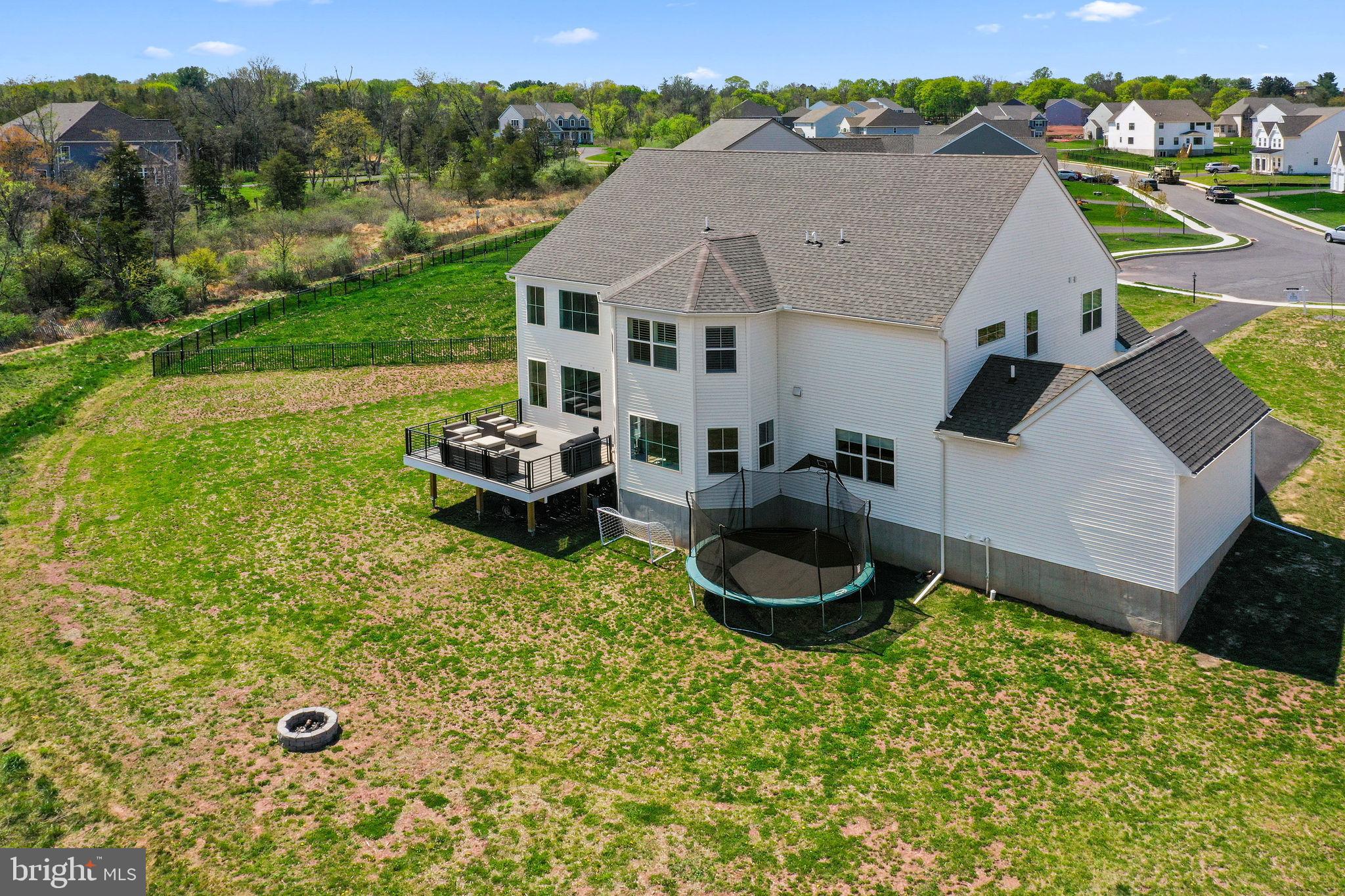 1033 SMYTH LANE