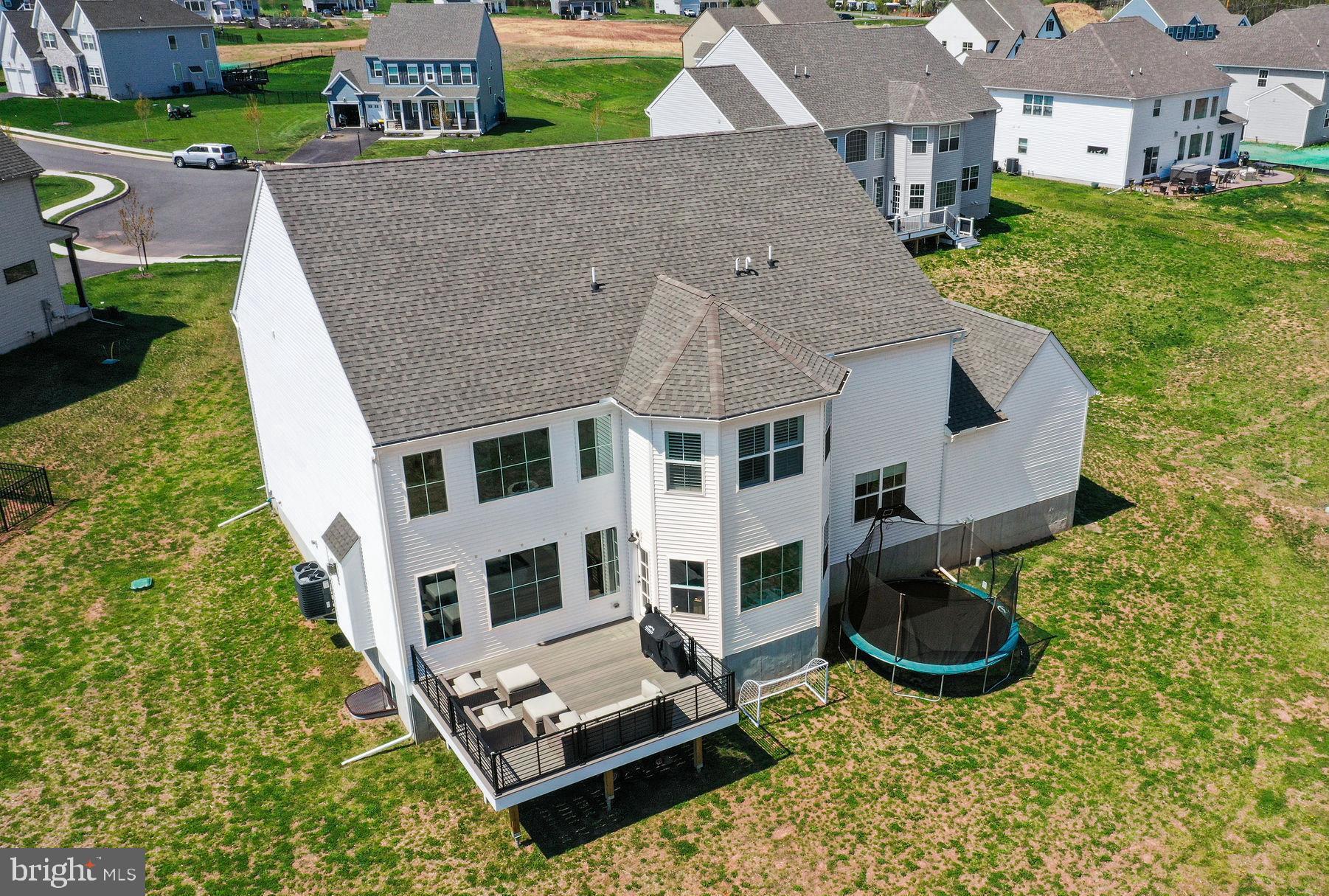 1033 SMYTH LANE