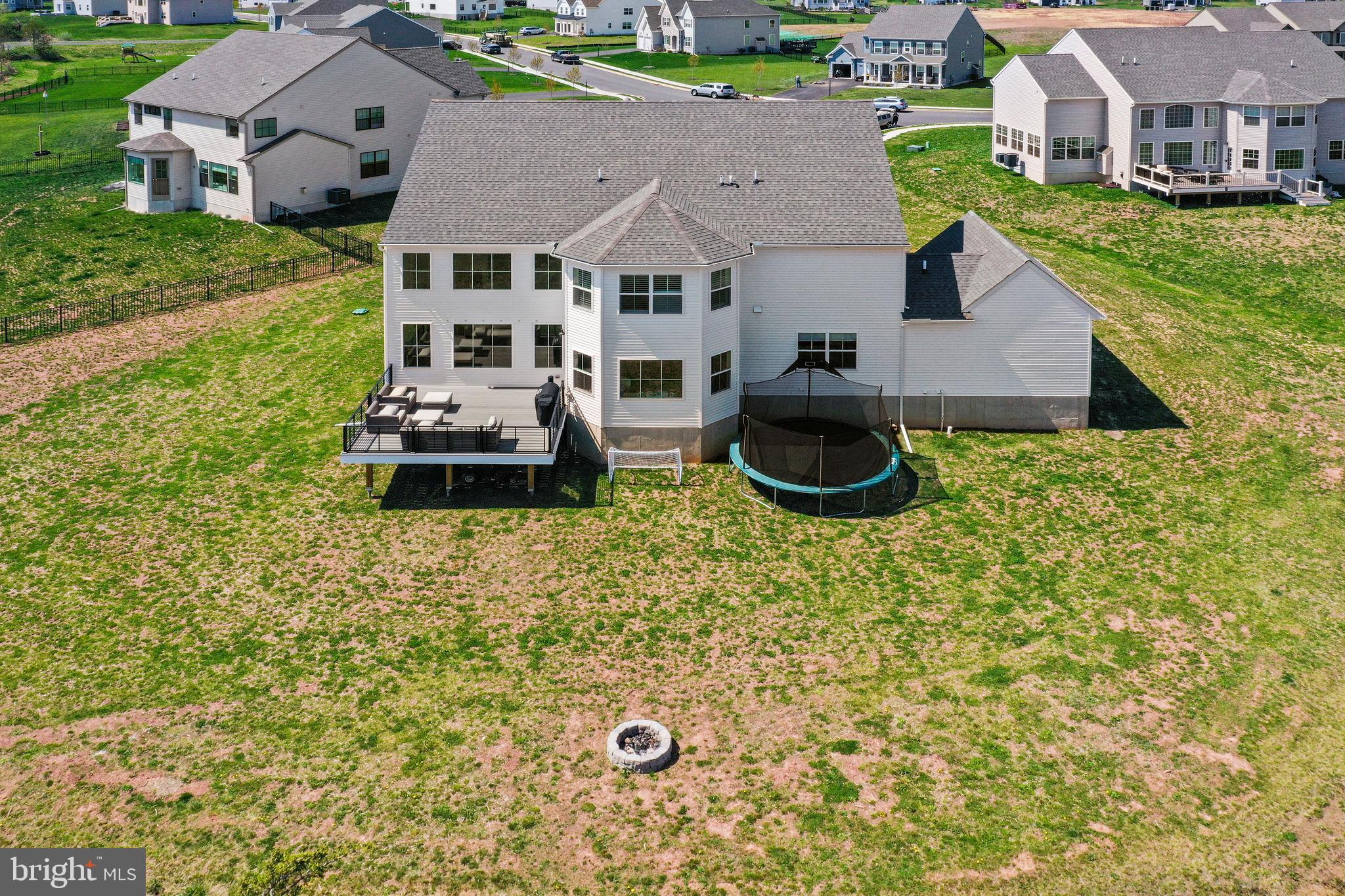 1033 SMYTH LANE