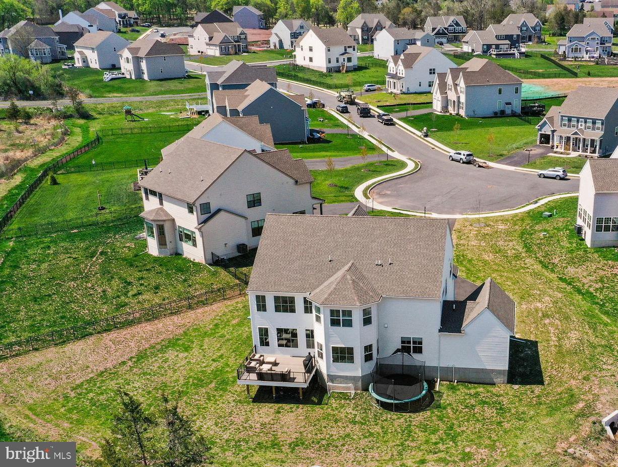 1033 SMYTH LANE