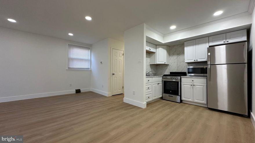 This 2 bedroom 1 bathroom unit has been fully updated. It features:
Newer kitchen
Central Air Conditioning
Stainless steel appliances
Remodeled bathroom and fully tiled
Recessed lighting
Fresh paint
New flooring
New lighting
Newer appliances
Separate Washer and dryer 
Right next to Wissahickon Park Entrance
Close to downtown Manayunk
Backyard space