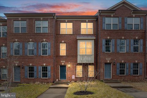 Photo of 15995 Marsh Place, HAYMARKET, VA 20169 (MLS # VAPW2113706)