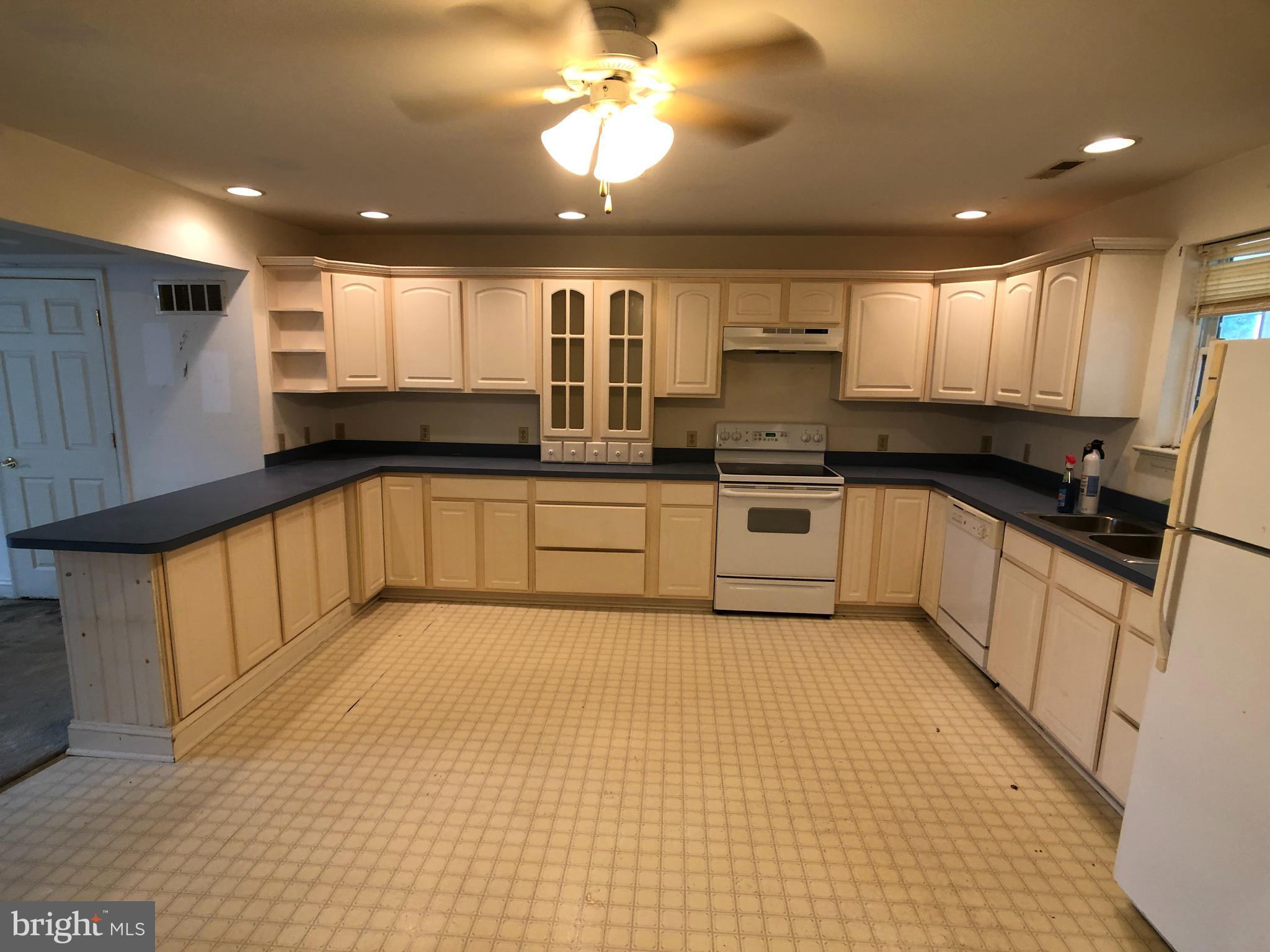 SUNSET N TOWNHOUSE - Residential