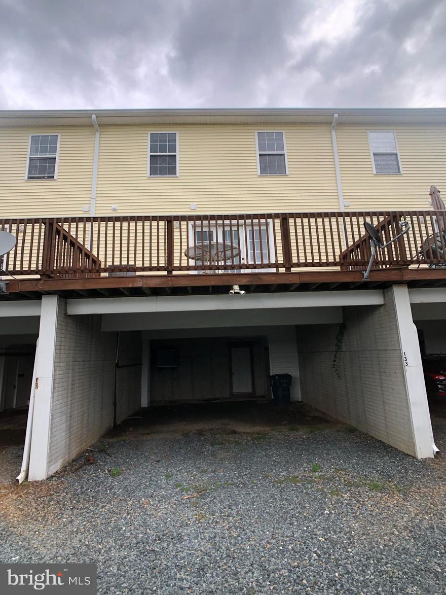 ANOTHER THL  RARE FORECLOSURE  OPPERTUNITY !! DONT MISS THIS ONE BUY AT YESTERDAYS PRICE DUST IT OF AND FLIP , ADD TO RENTAL PORTFILIO OR MOVE IN AND GAIN IMMEDIAT EQUITY   TOWNHOME CONDOMINIUMS OFFERS SPECTAULAR WATER FRONT VIEWS FROM YOUR DECK....COVERED FRONT PORCH ....GREAT ROOM WITH ATRIUM DOORS LEAD TO DECK...OPEN FLOOR PLAN....2 MASTER SUITES ....2 CAR CARPORT AND UTILITY ROOM ....SIT BACK AND WATCH THE SUNSET.....WALK TO MARINA....PROPERTY PRICED AND SOLD AS IS  INVESTOR FININCING AVAILIAVLE WITH 20% dp