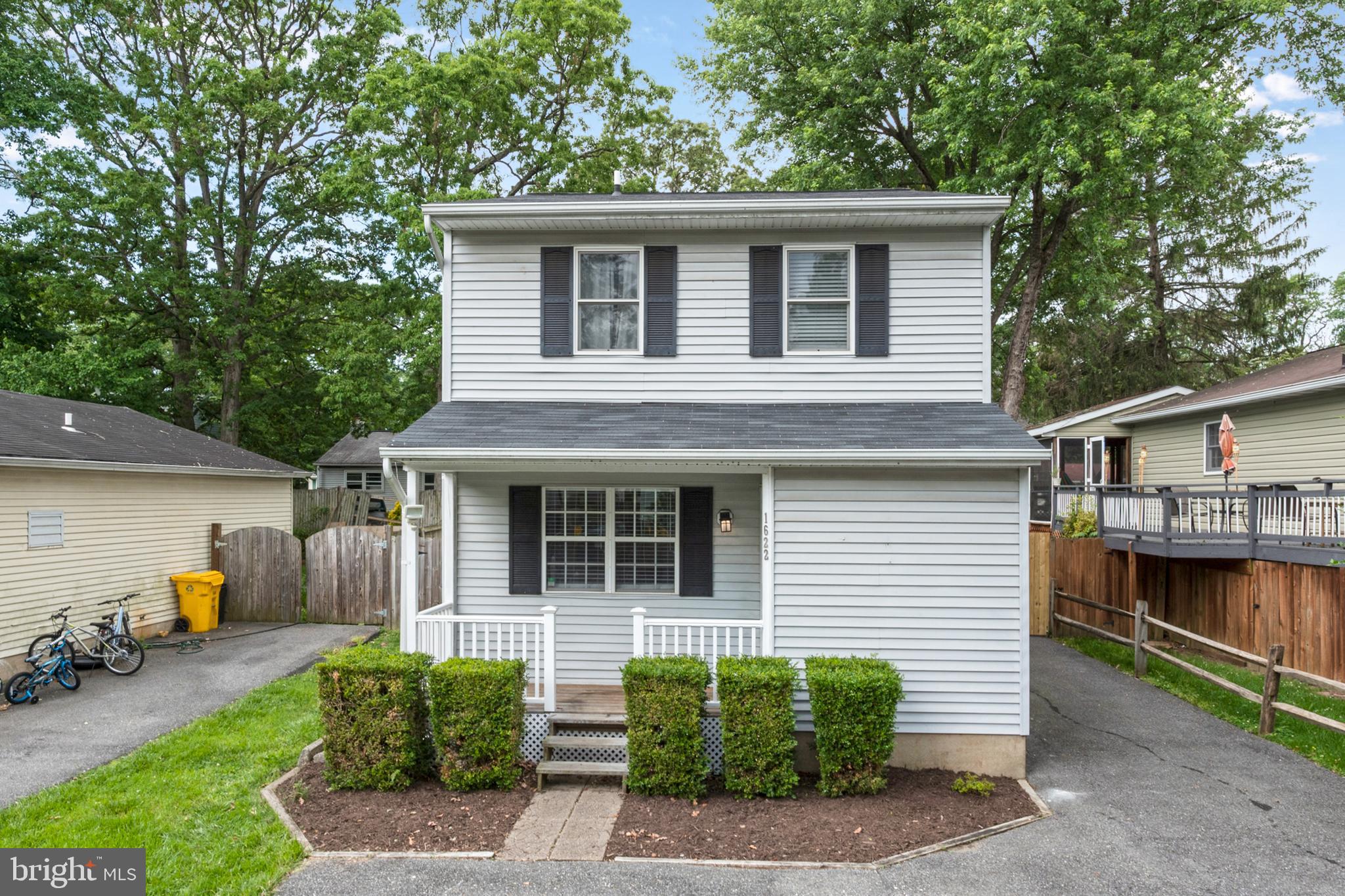 WOODLAND BEACH - Residential