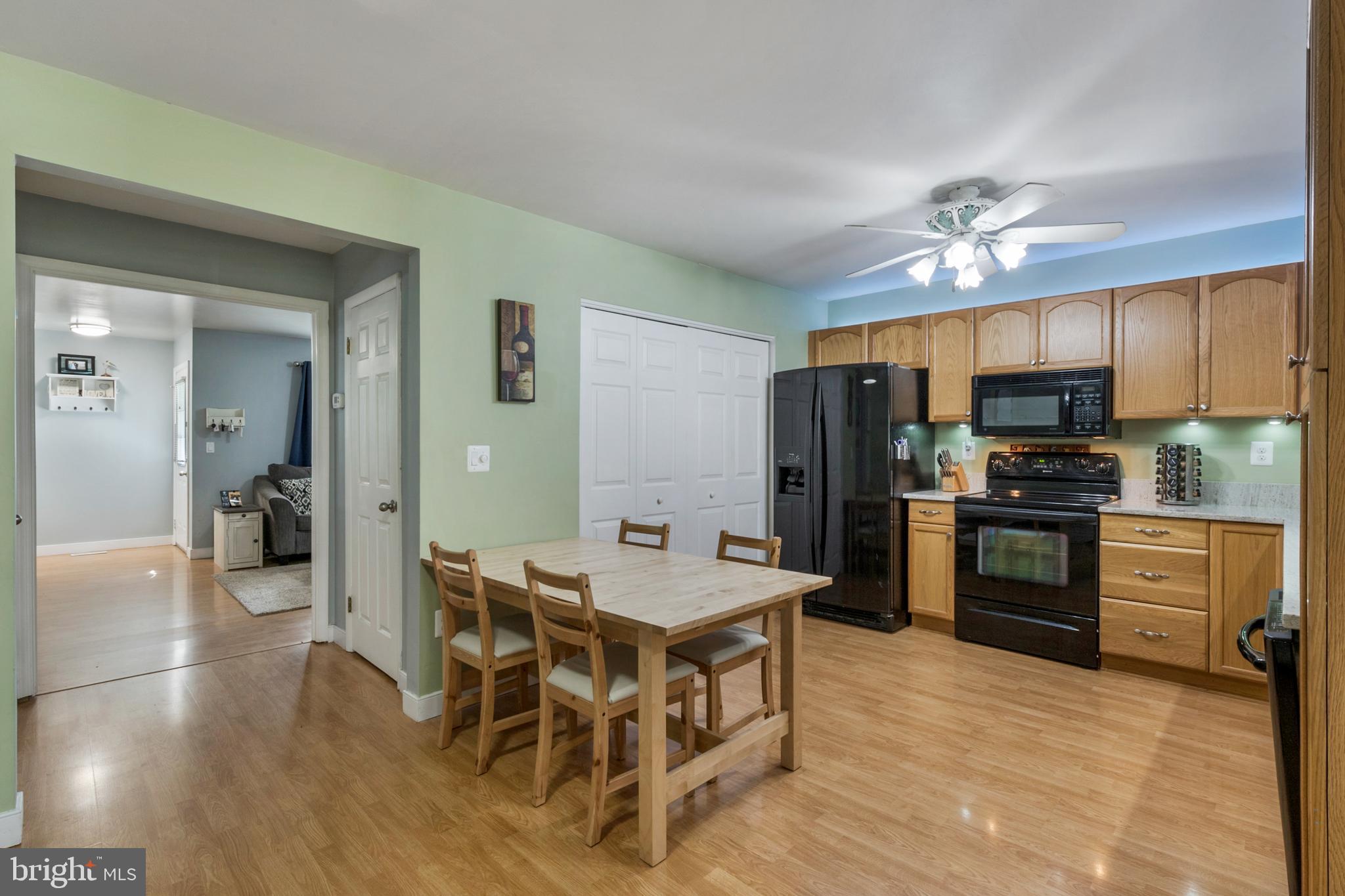 WOODLAND BEACH - Residential