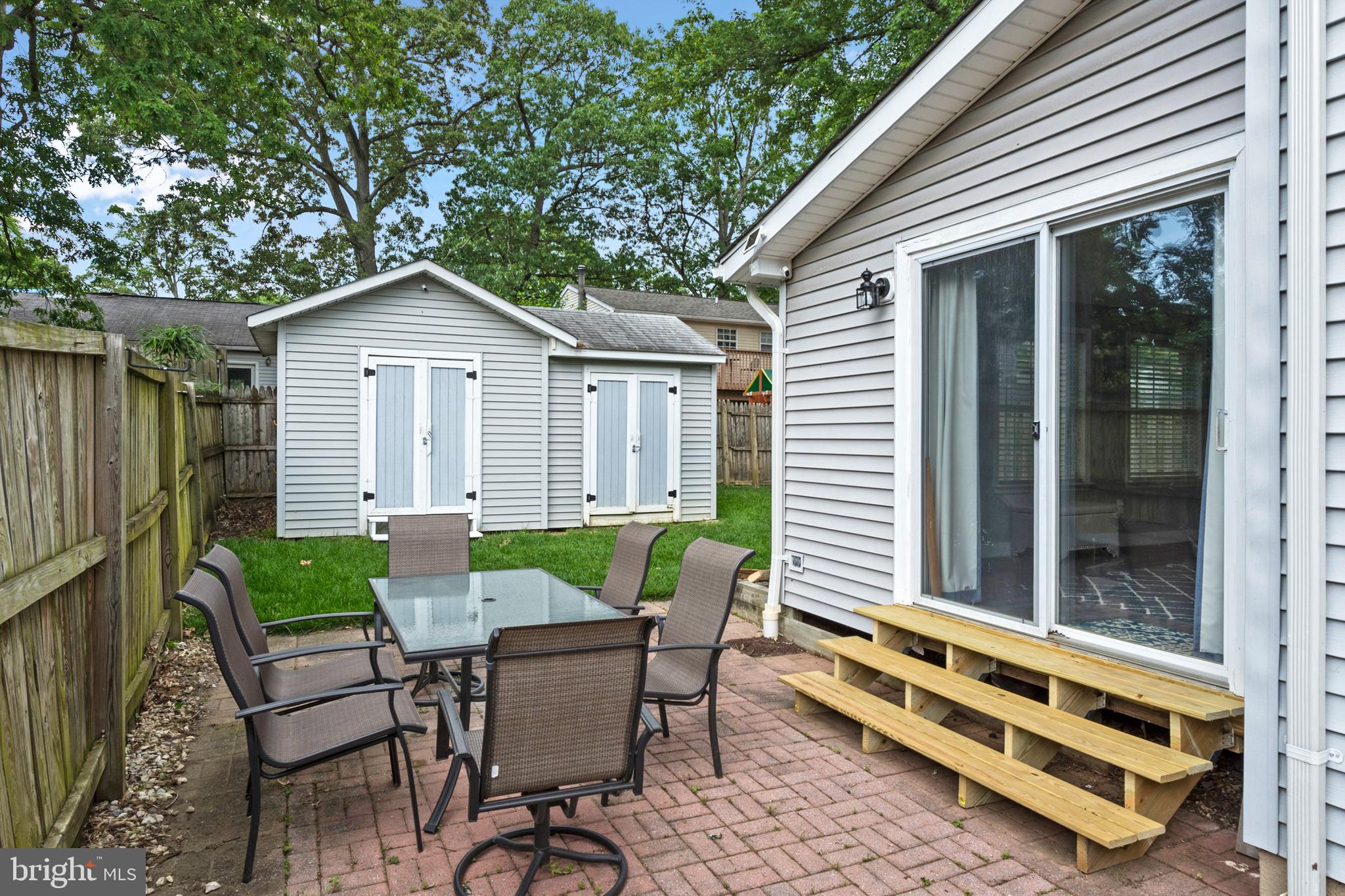 WOODLAND BEACH - Residential