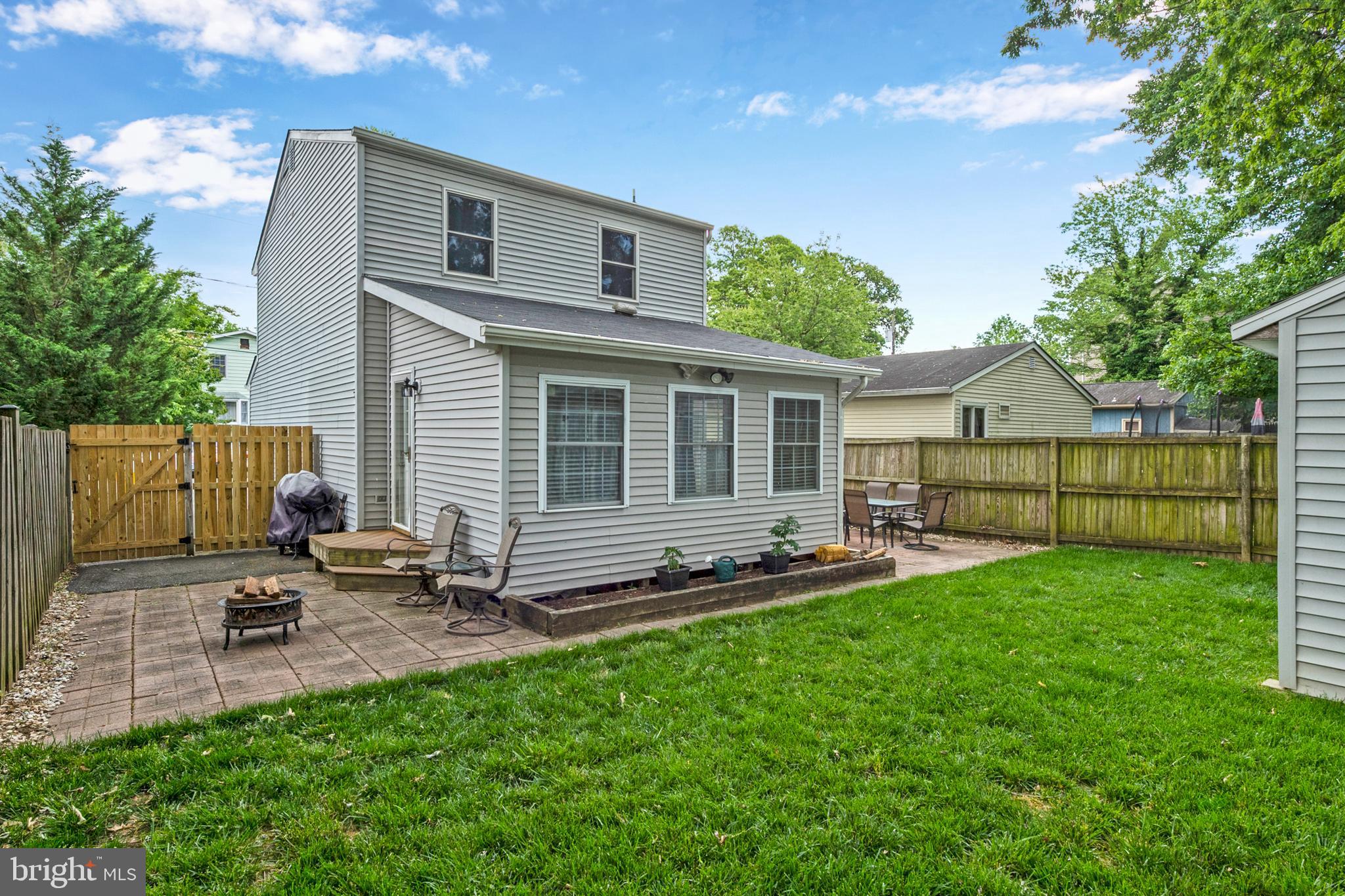 WOODLAND BEACH - Residential