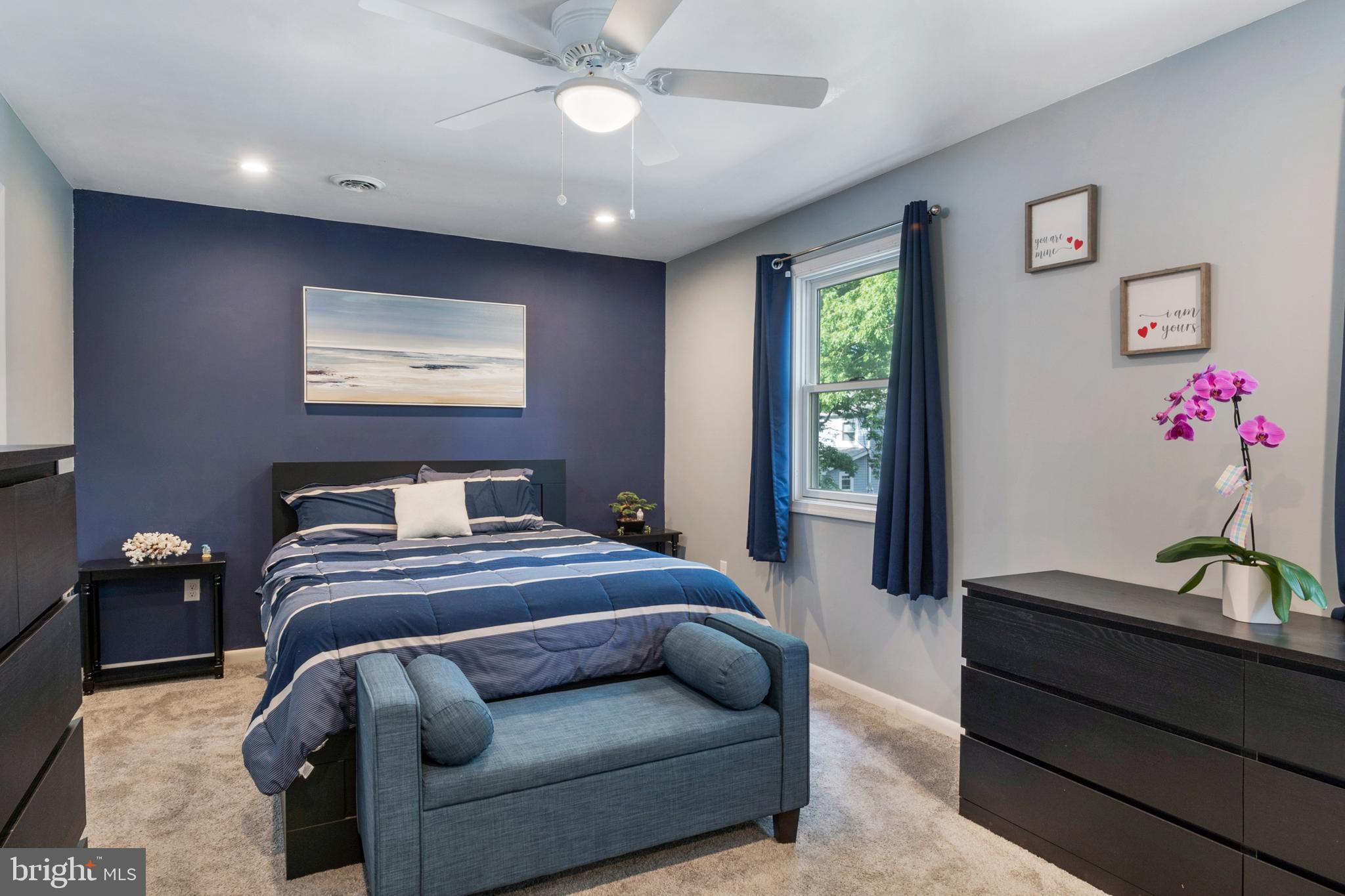 WOODLAND BEACH - Residential