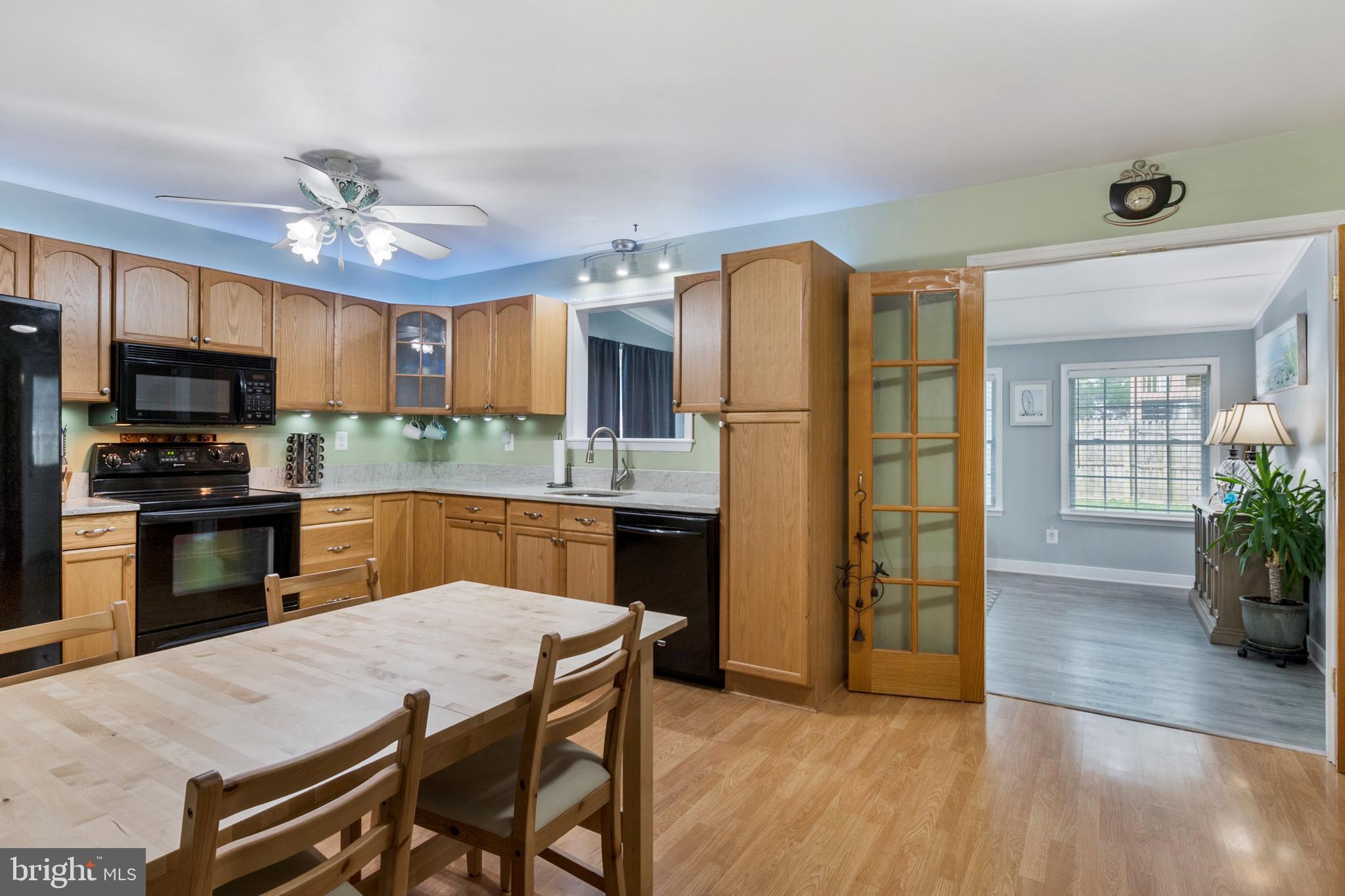 WOODLAND BEACH - Residential