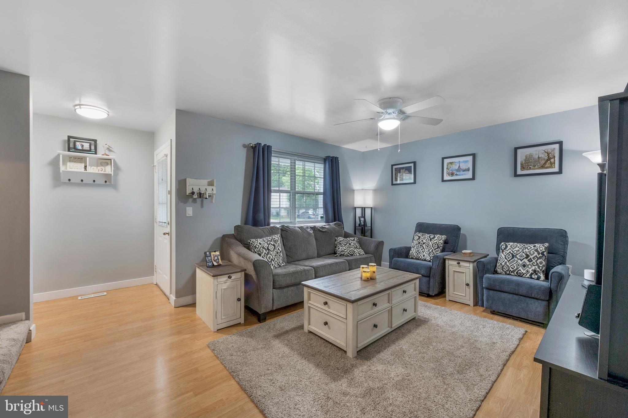 WOODLAND BEACH - Residential