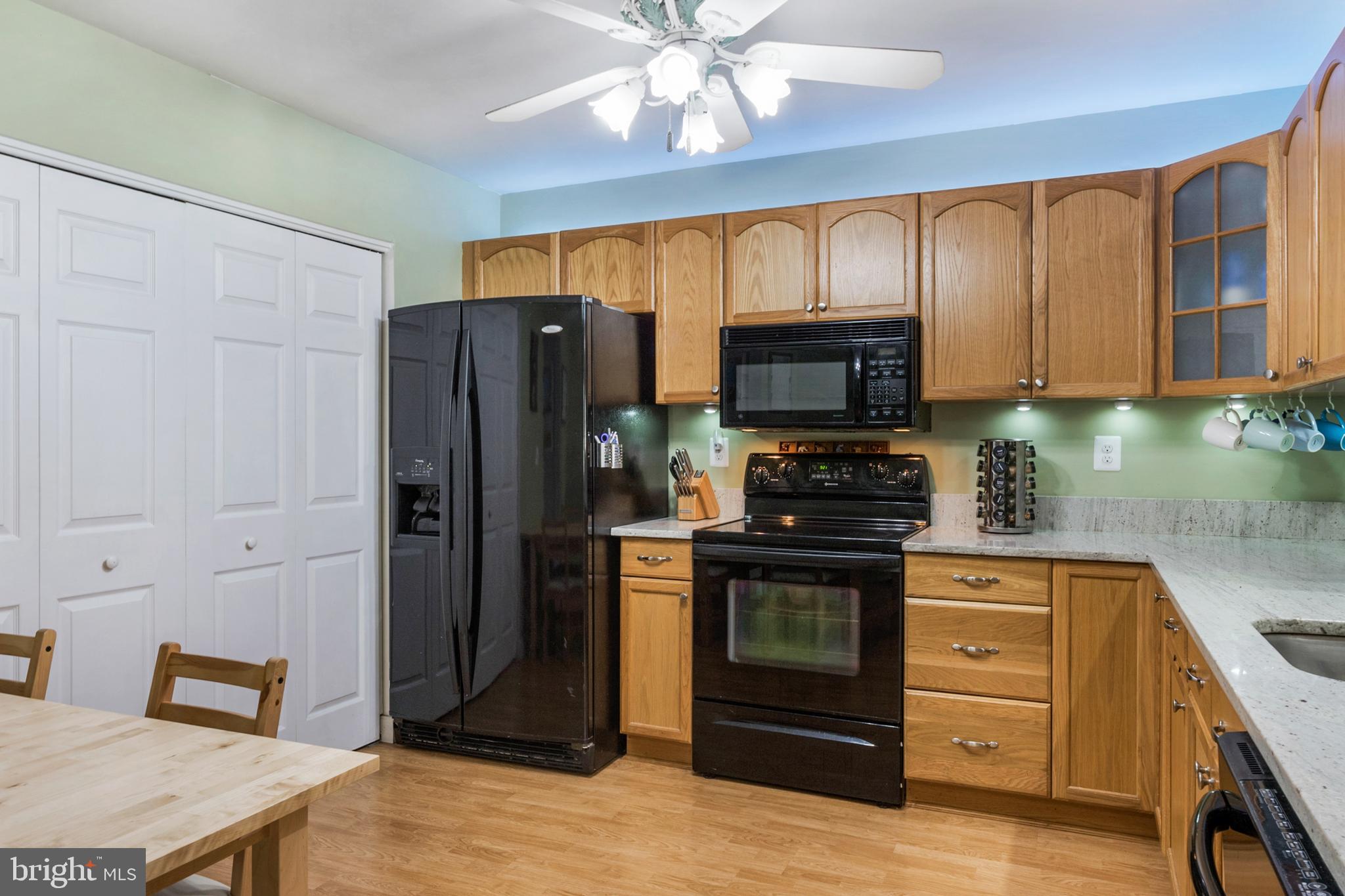 WOODLAND BEACH - Residential