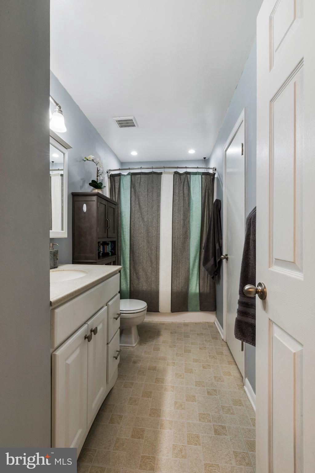 WOODLAND BEACH - Residential