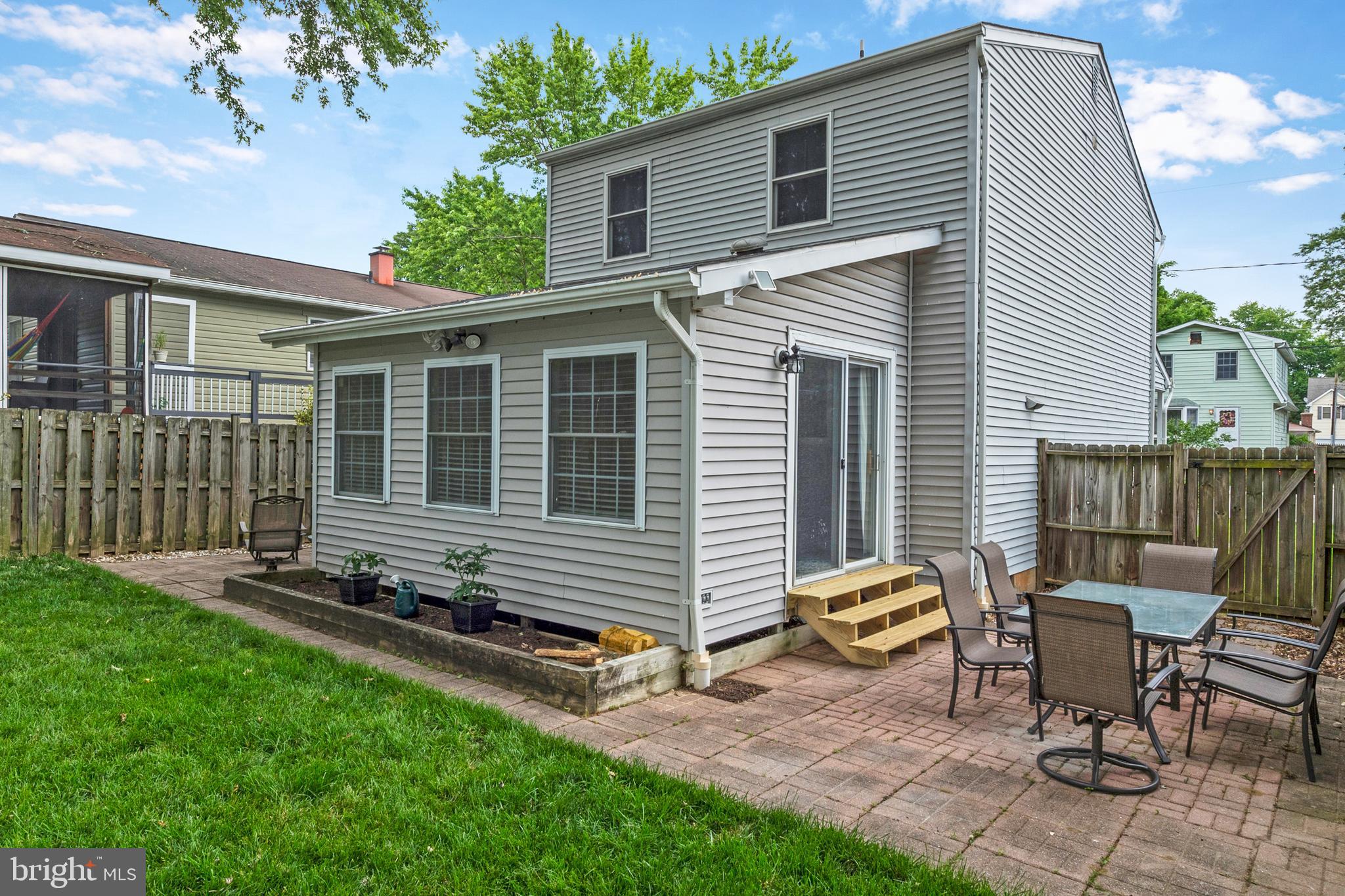 WOODLAND BEACH - Residential