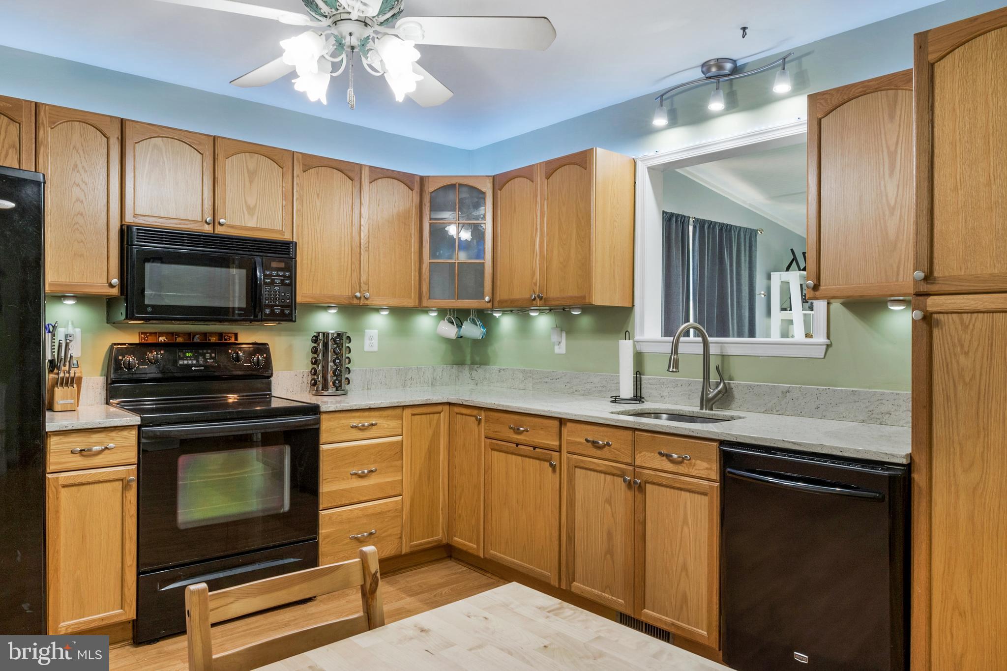 WOODLAND BEACH - Residential