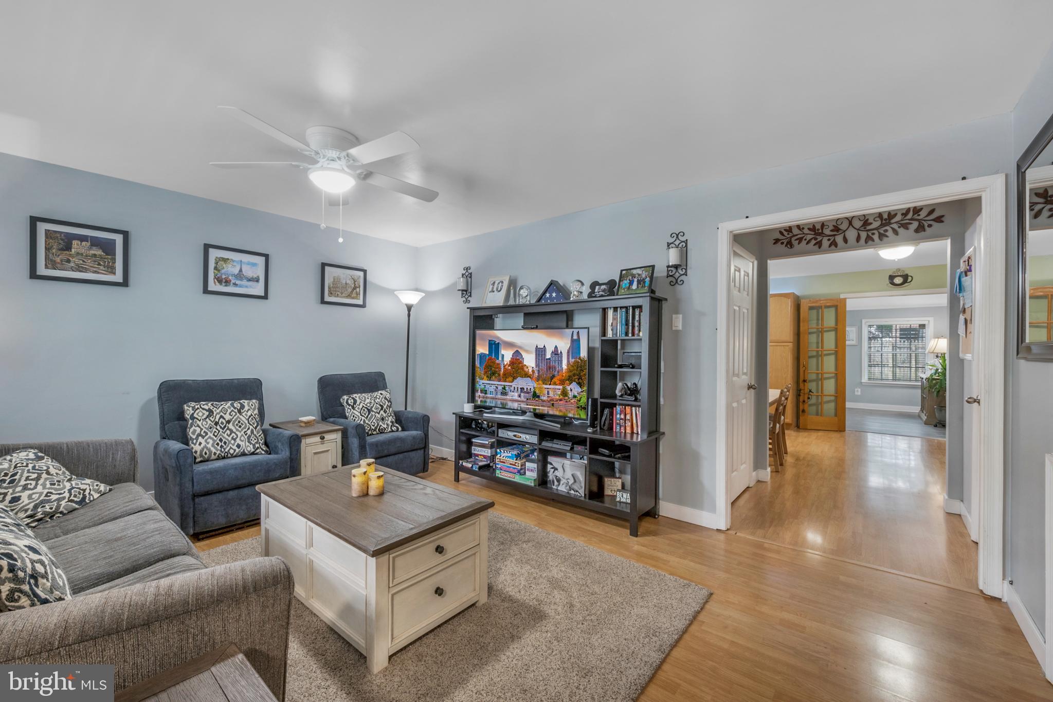 WOODLAND BEACH - Residential