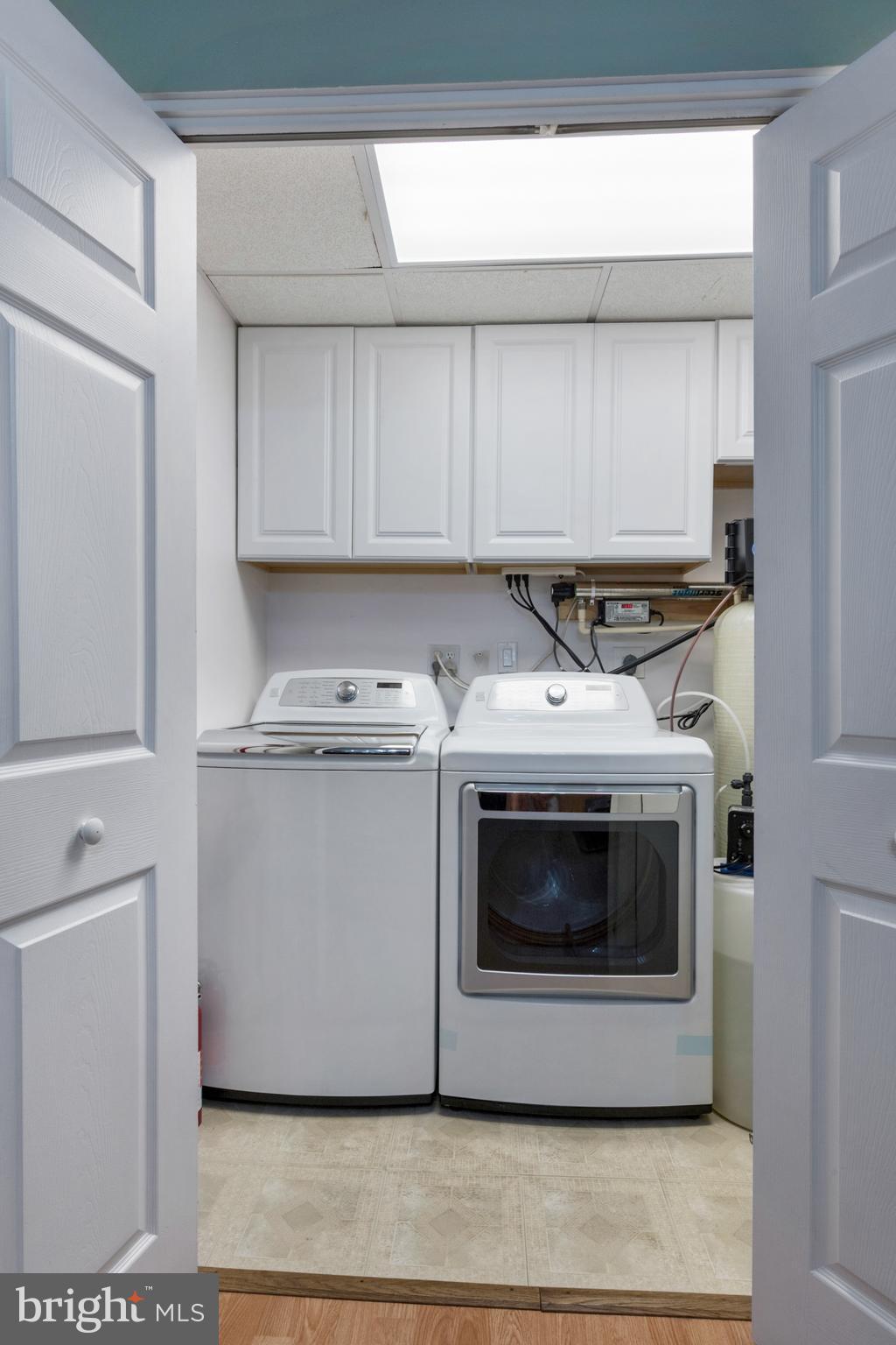 WOODLAND BEACH - Residential