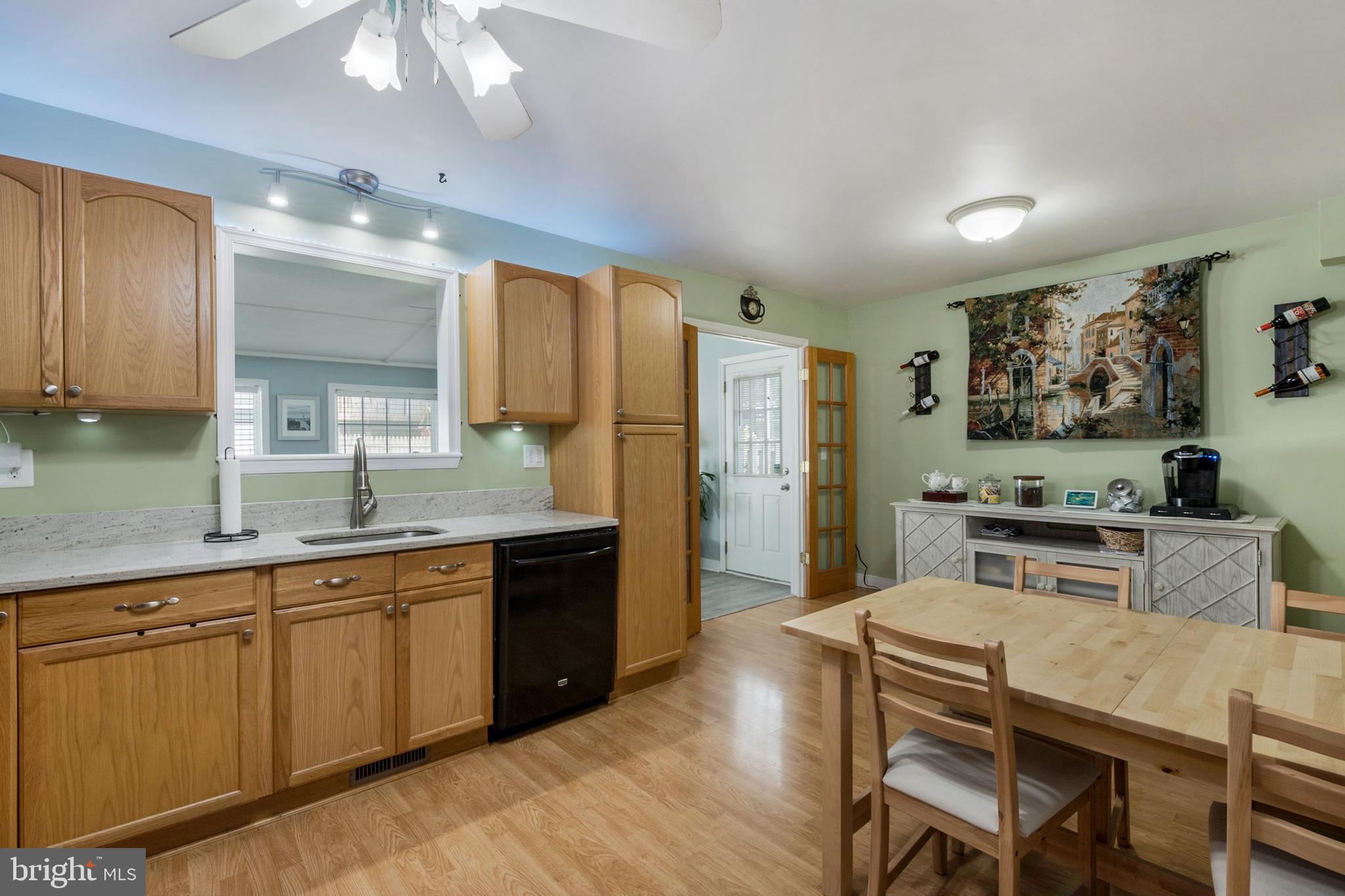 WOODLAND BEACH - Residential