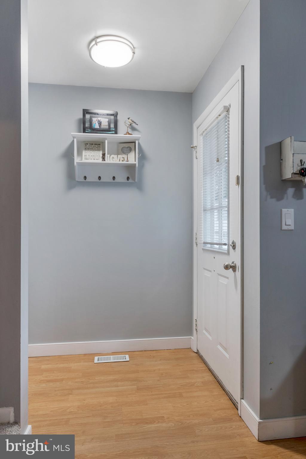 WOODLAND BEACH - Residential