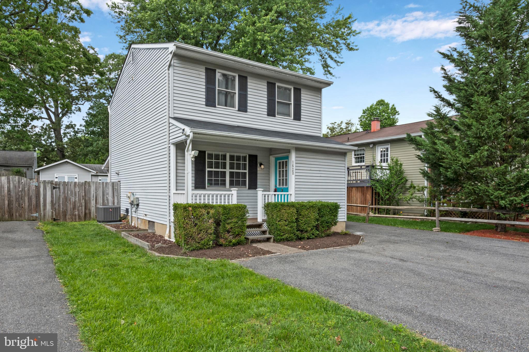 WOODLAND BEACH - Residential