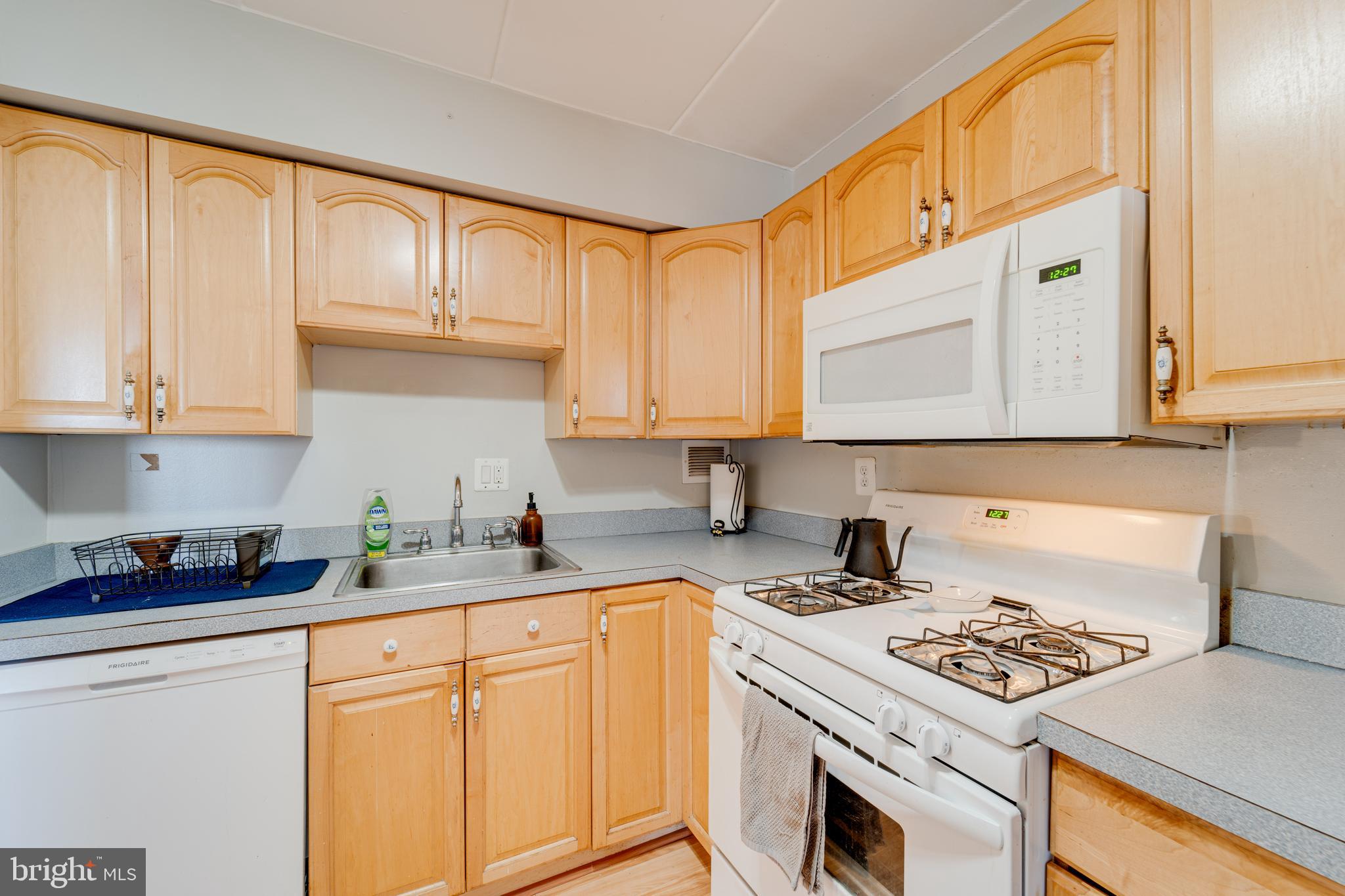 HUNTINGTON CLUB - Residential Lease