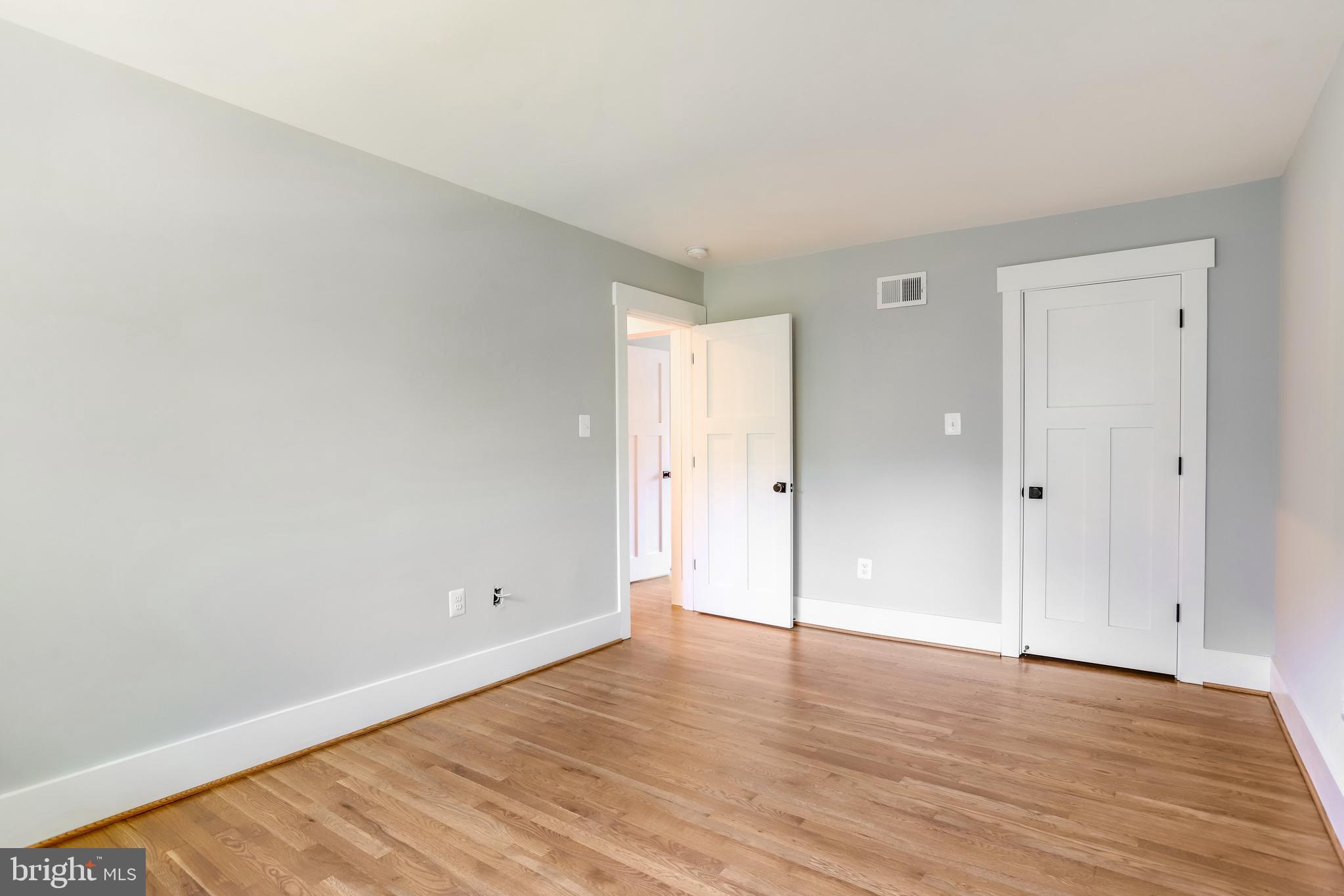 WILLIAMSBURG VILLAGE - Residential