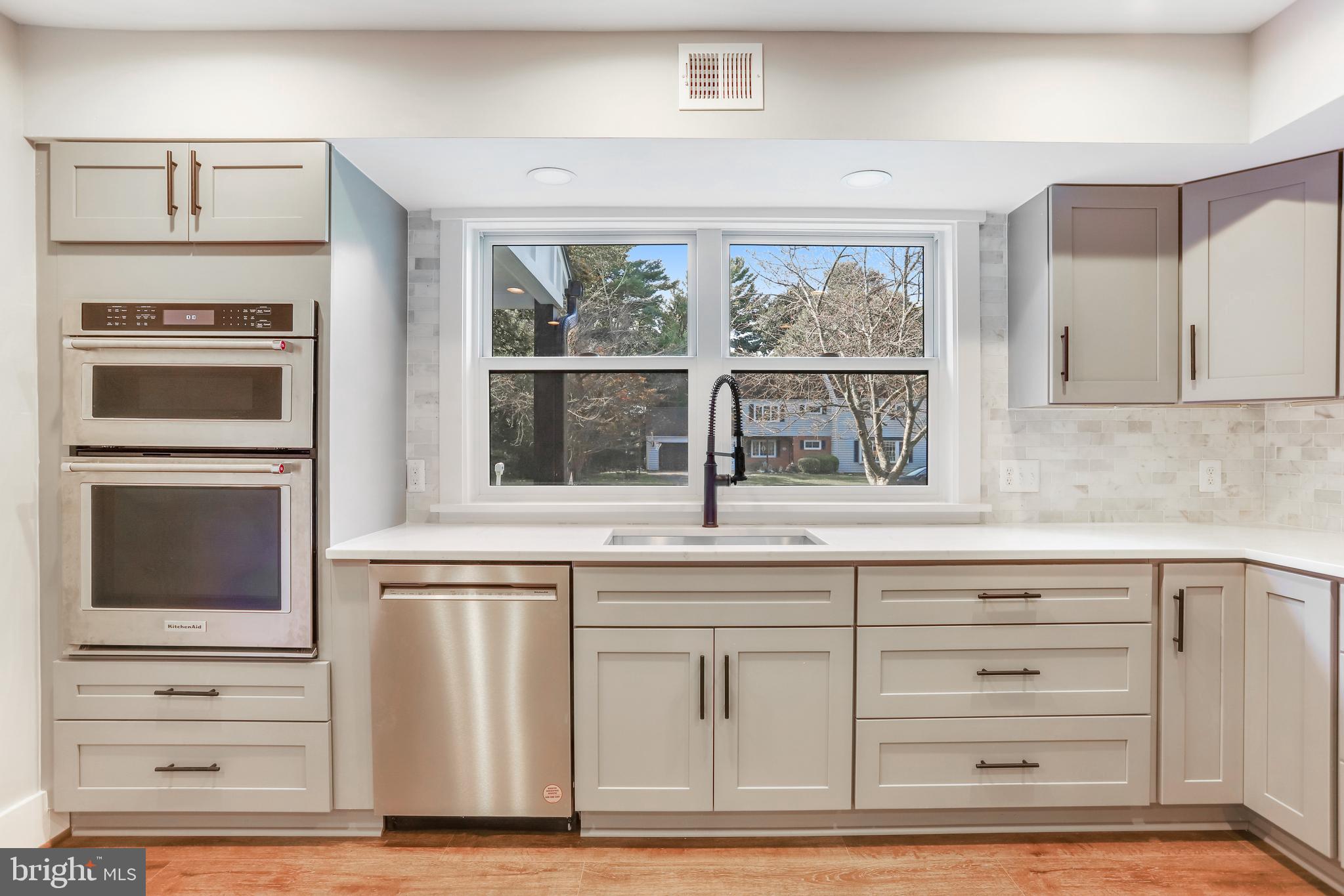 WILLIAMSBURG VILLAGE - Residential