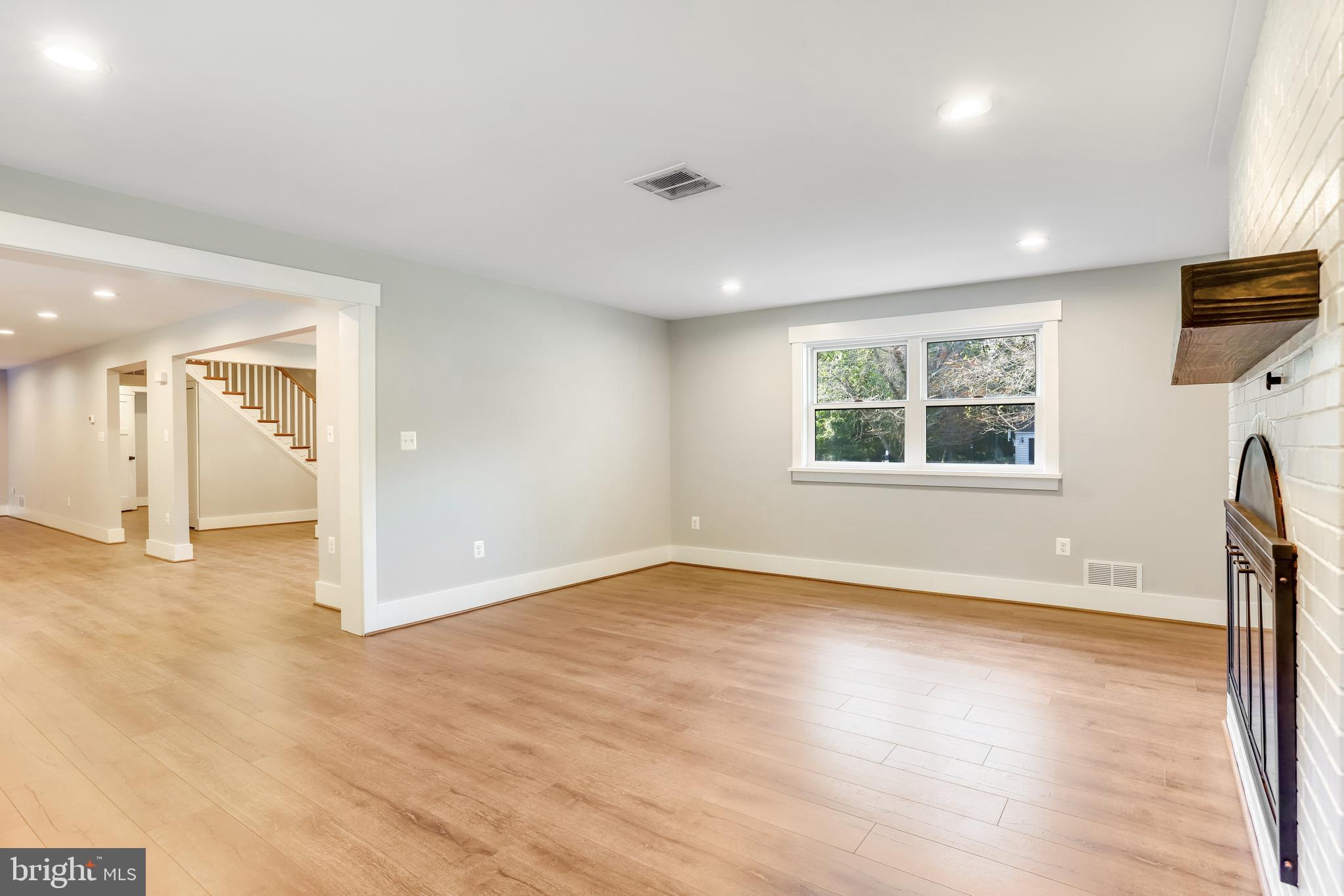 WILLIAMSBURG VILLAGE - Residential