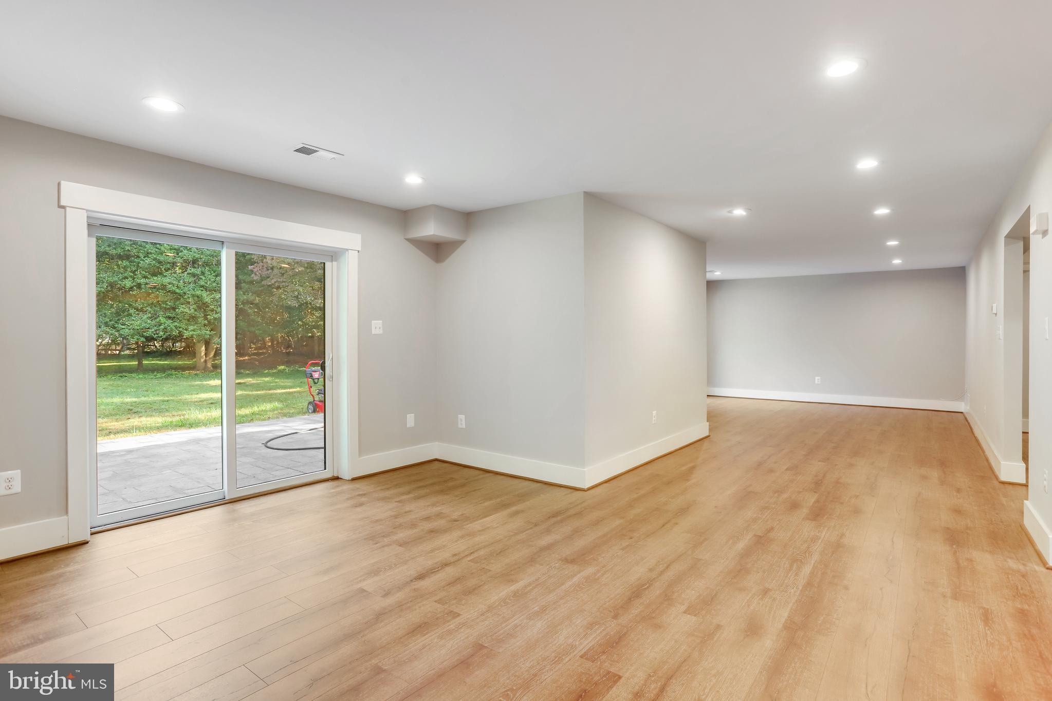 WILLIAMSBURG VILLAGE - Residential