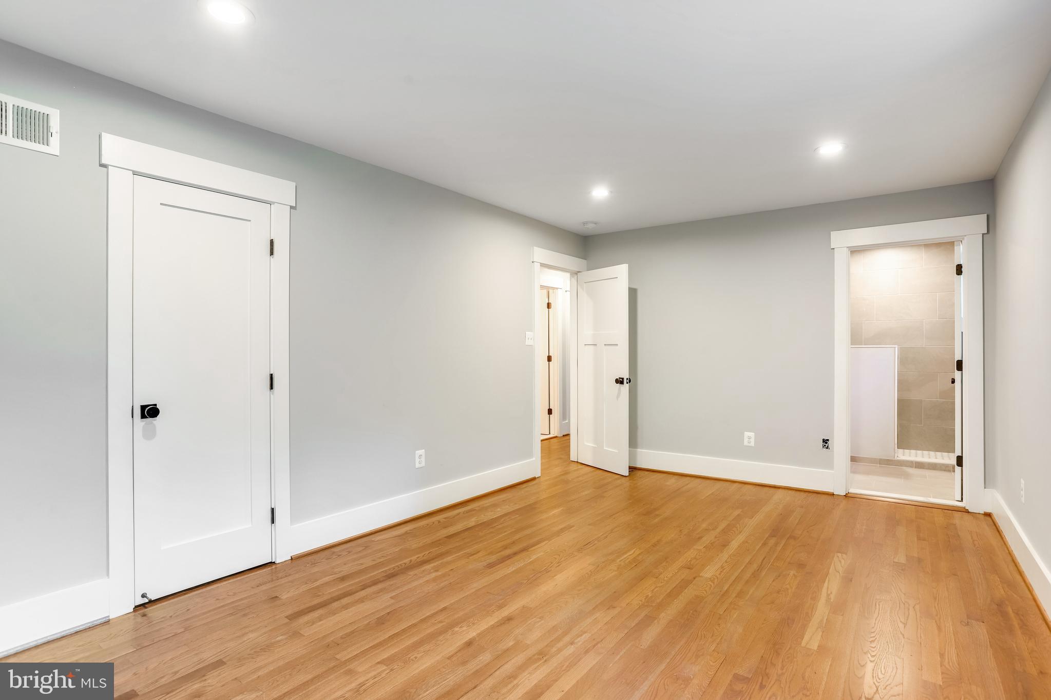 WILLIAMSBURG VILLAGE - Residential