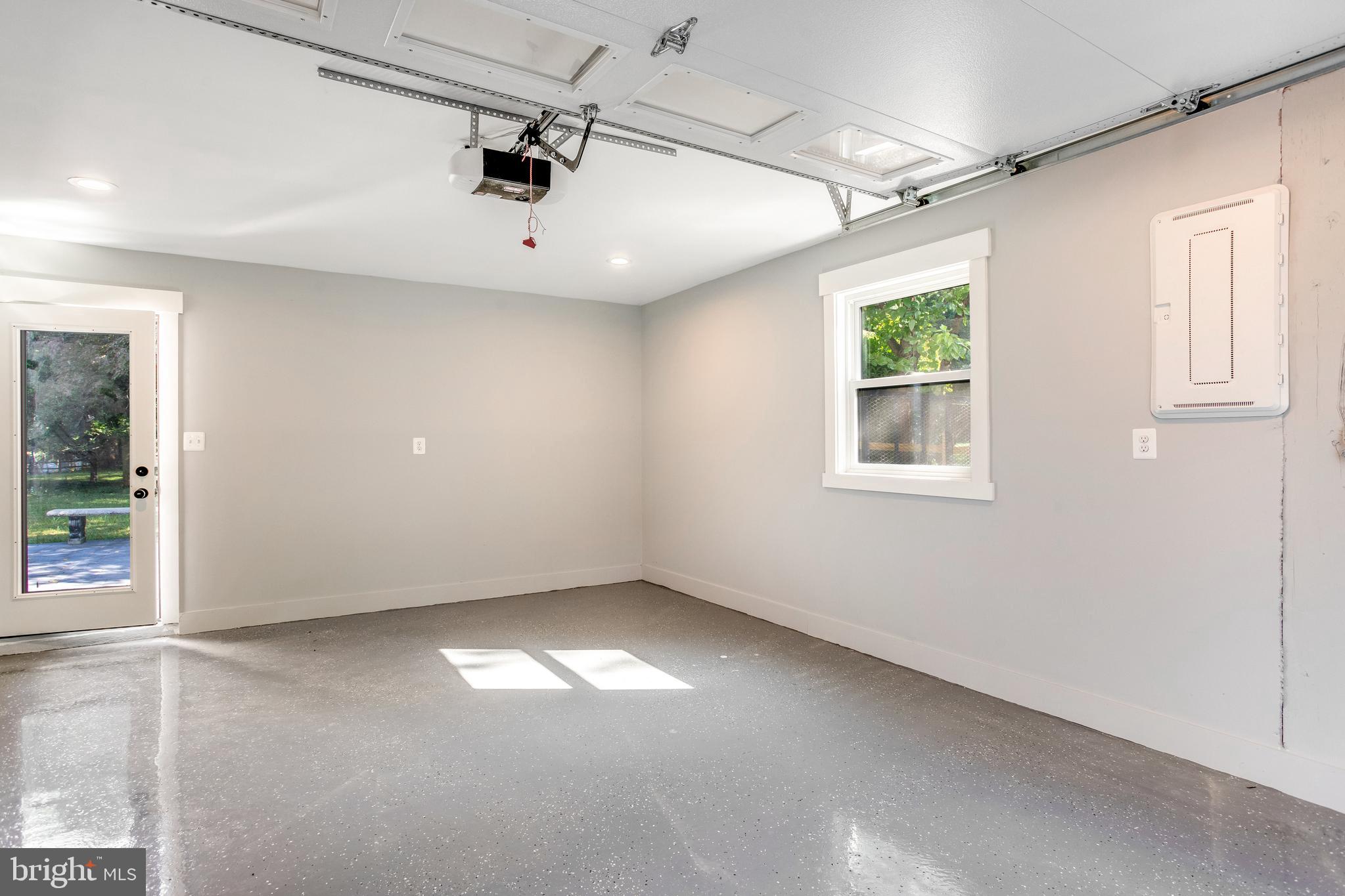 WILLIAMSBURG VILLAGE - Residential