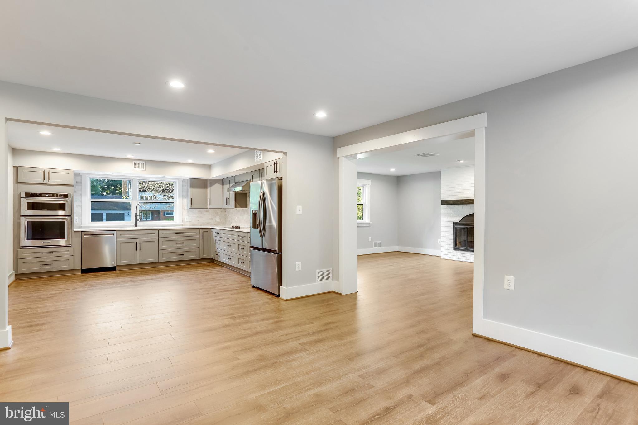 WILLIAMSBURG VILLAGE - Residential