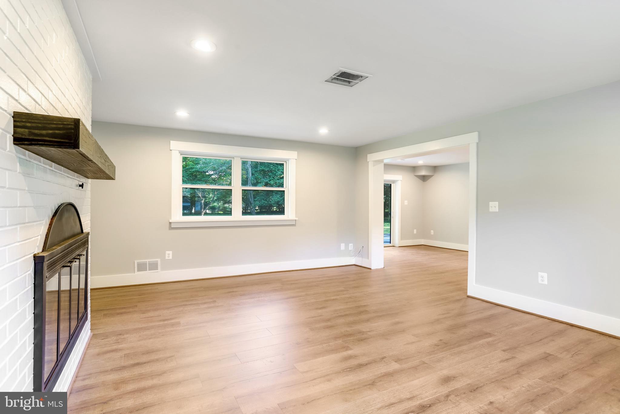 WILLIAMSBURG VILLAGE - Residential