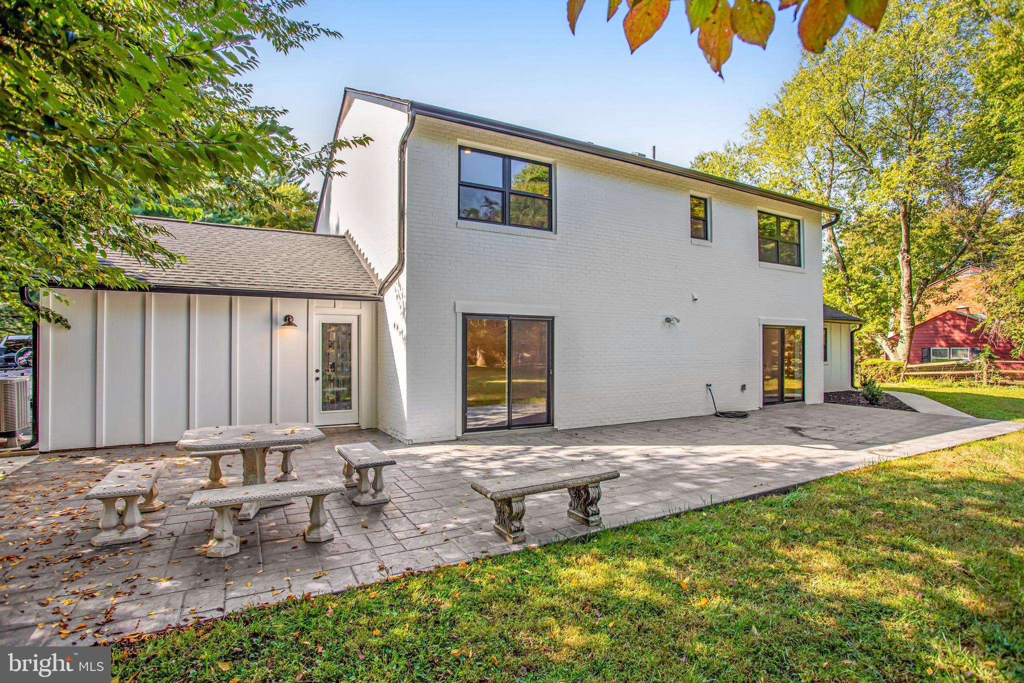 WILLIAMSBURG VILLAGE - Residential