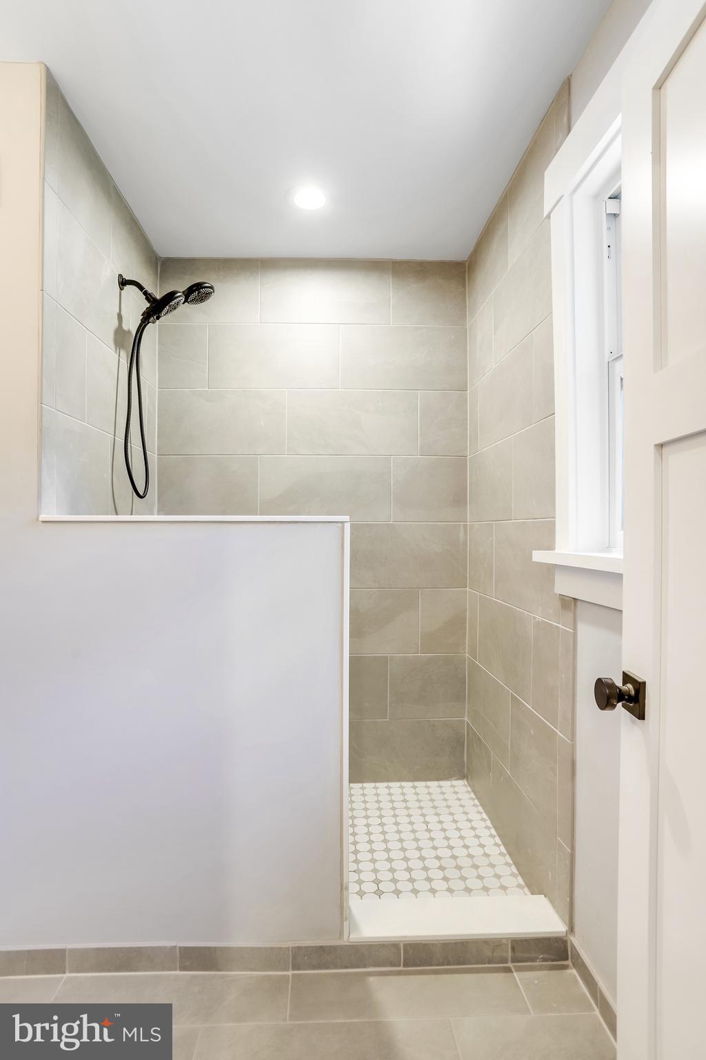 WILLIAMSBURG VILLAGE - Residential