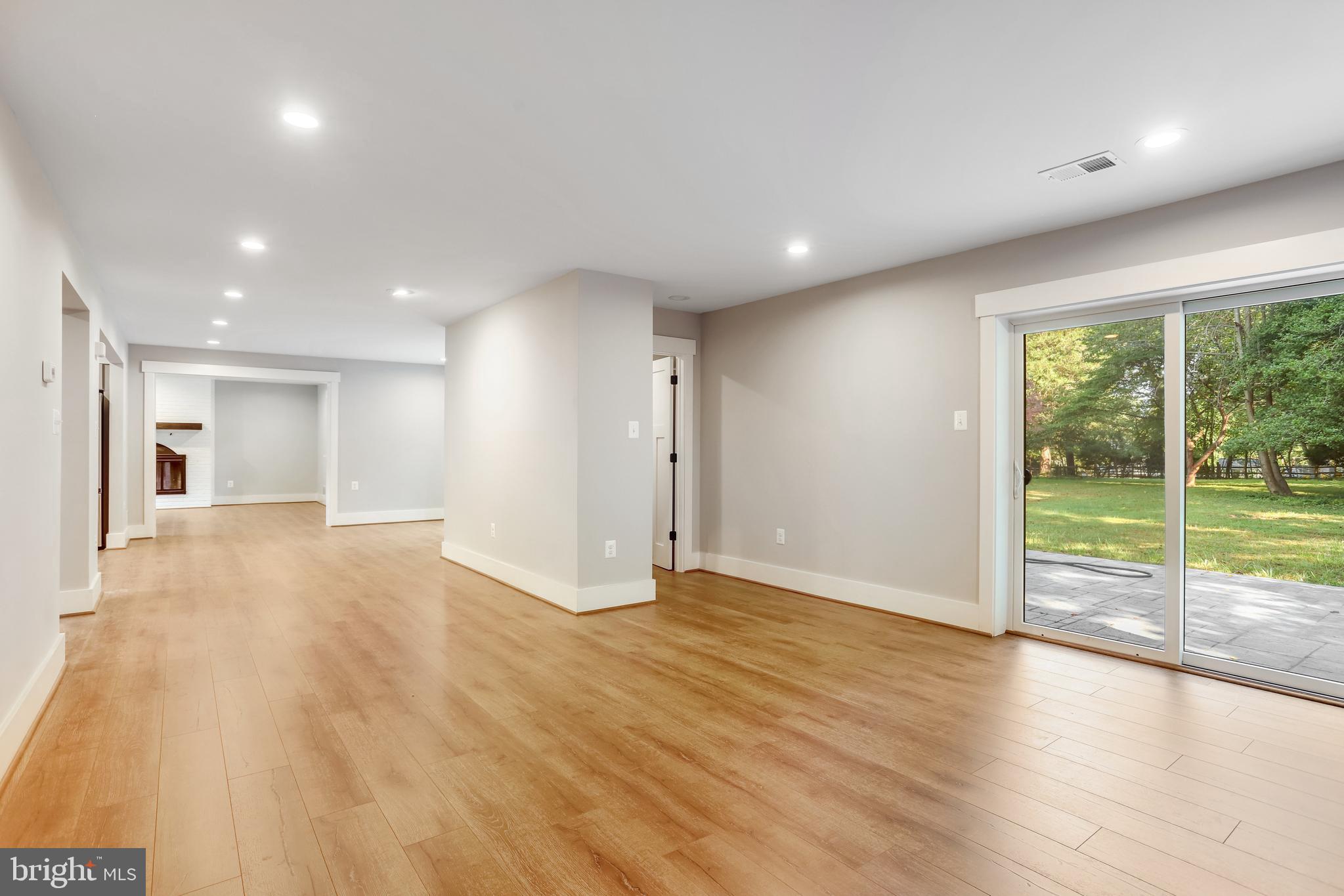 WILLIAMSBURG VILLAGE - Residential