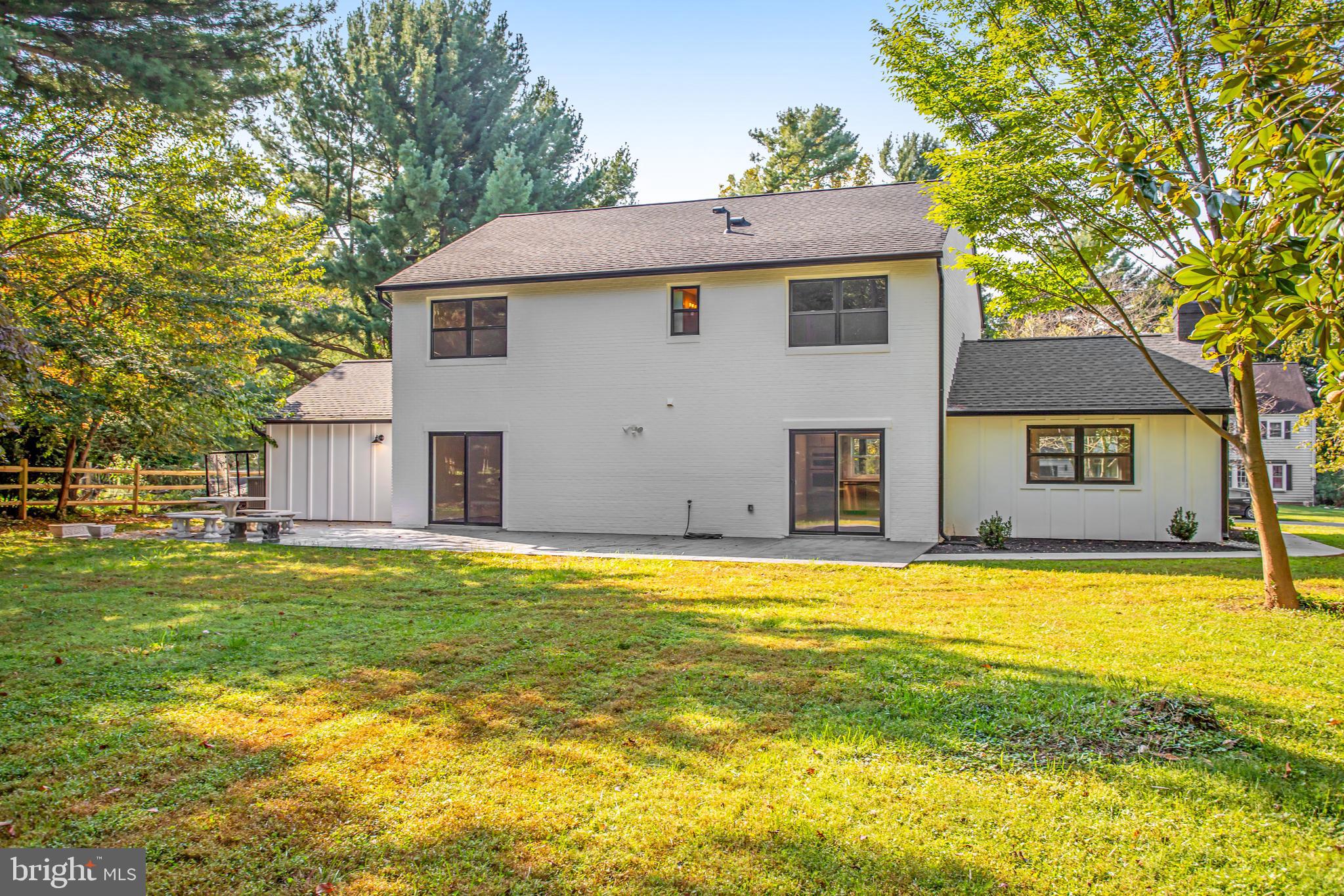 WILLIAMSBURG VILLAGE - Residential