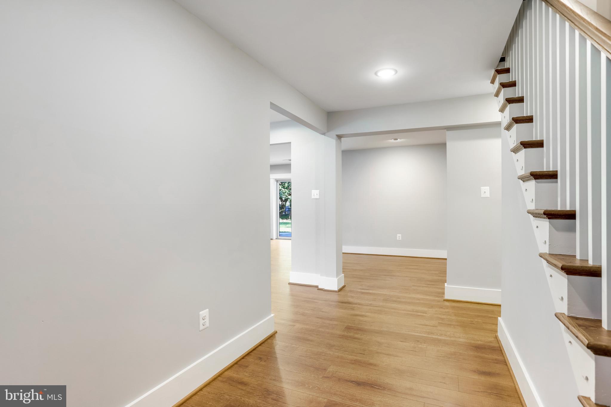 WILLIAMSBURG VILLAGE - Residential