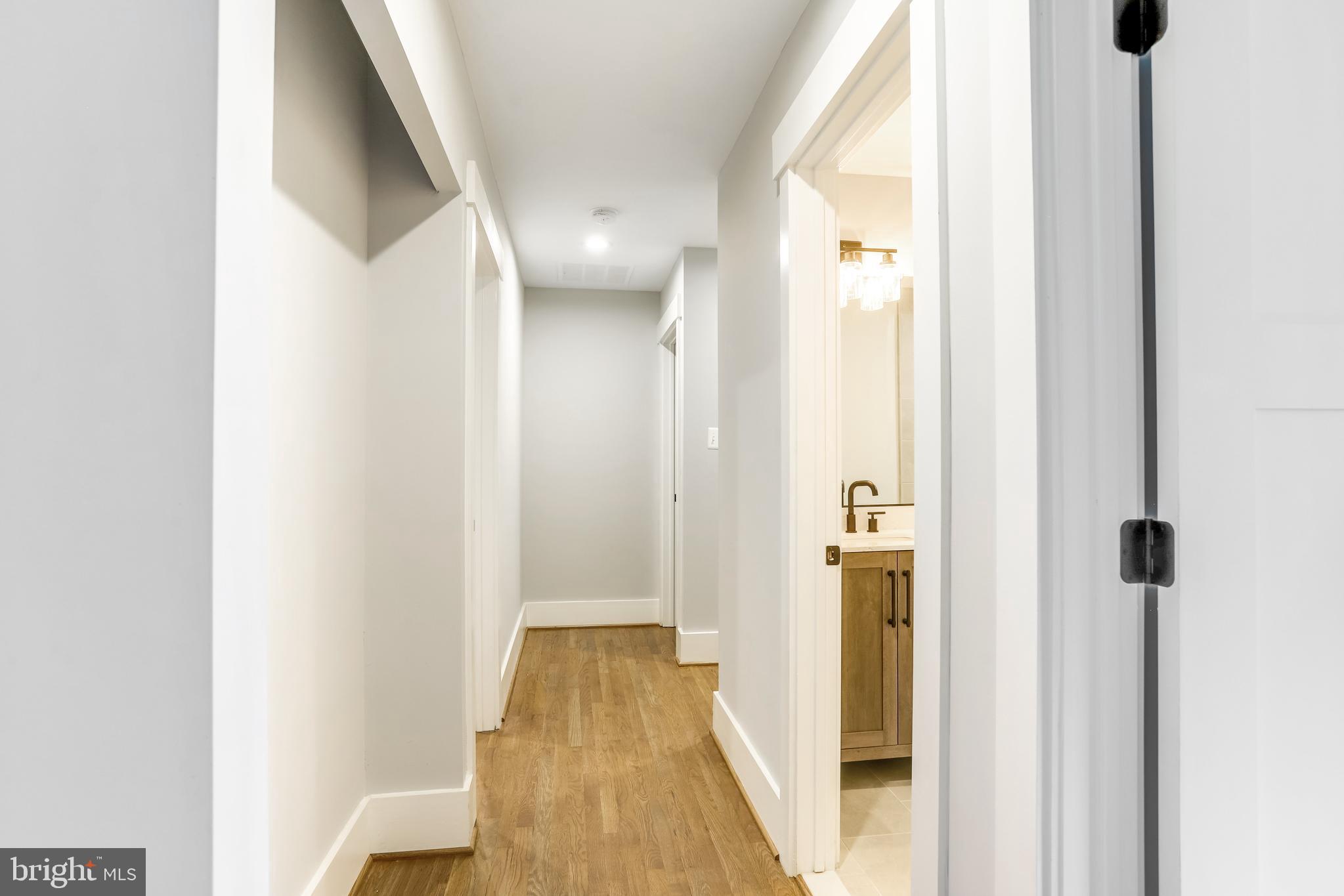 WILLIAMSBURG VILLAGE - Residential