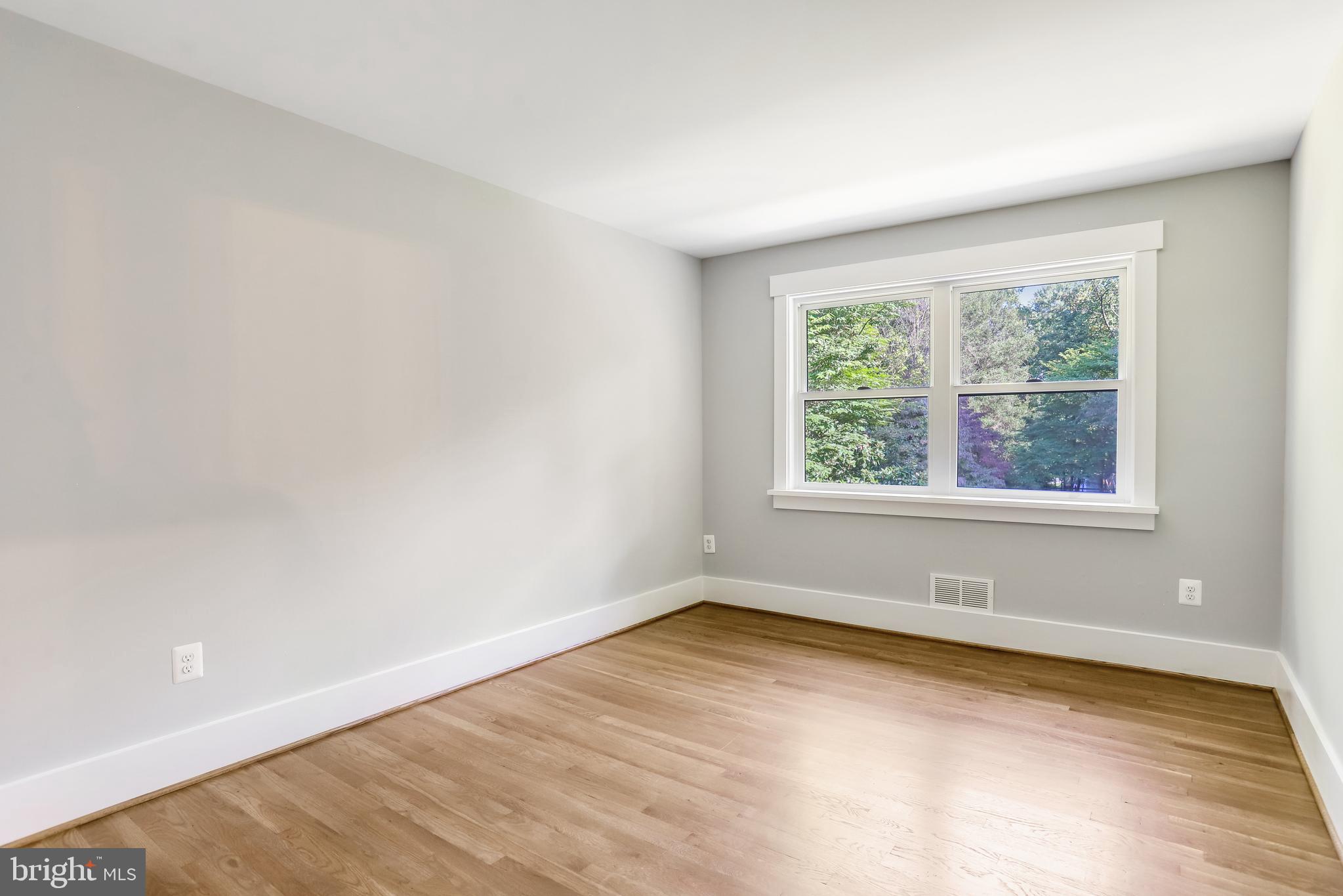 WILLIAMSBURG VILLAGE - Residential