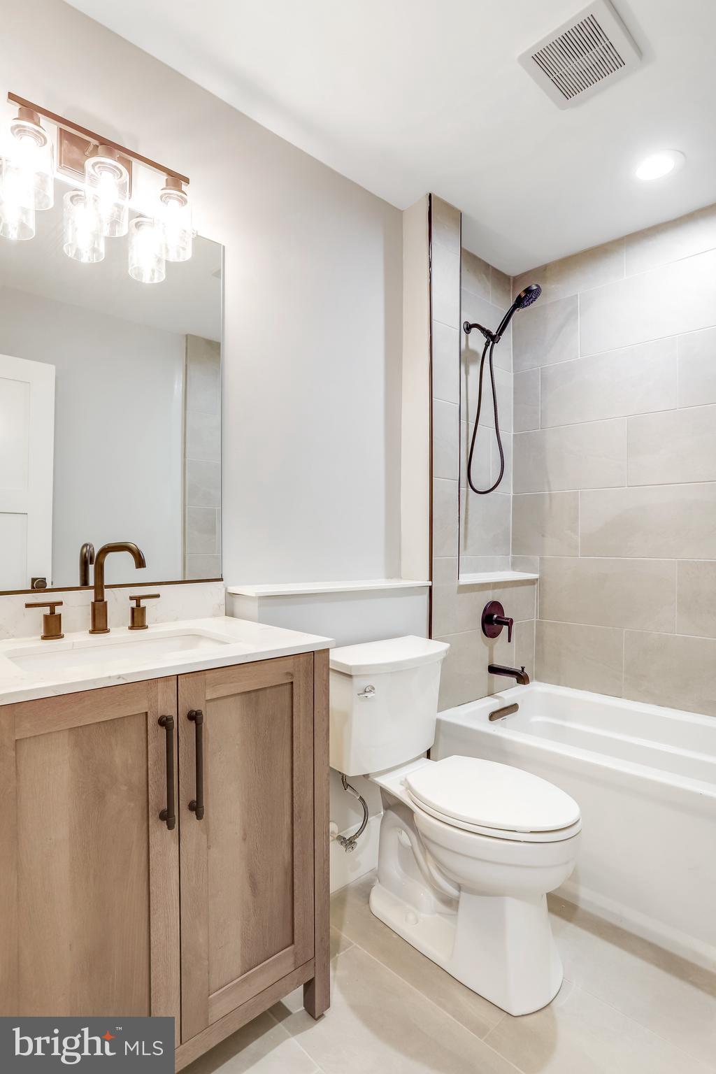 WILLIAMSBURG VILLAGE - Residential