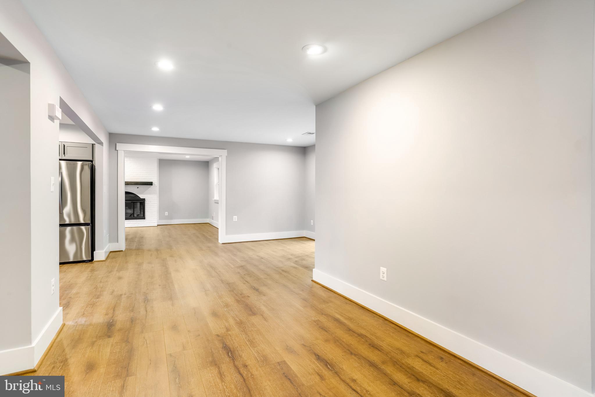 WILLIAMSBURG VILLAGE - Residential