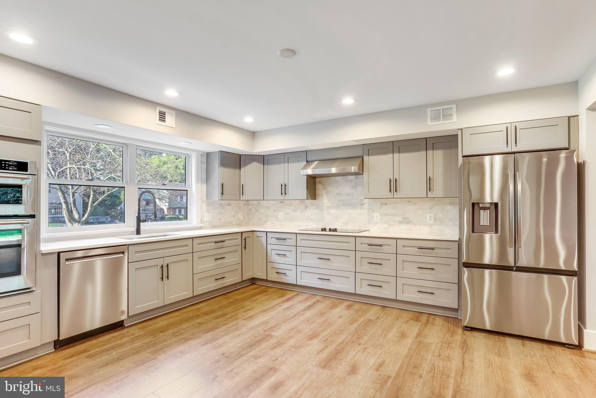 WILLIAMSBURG VILLAGE - Residential