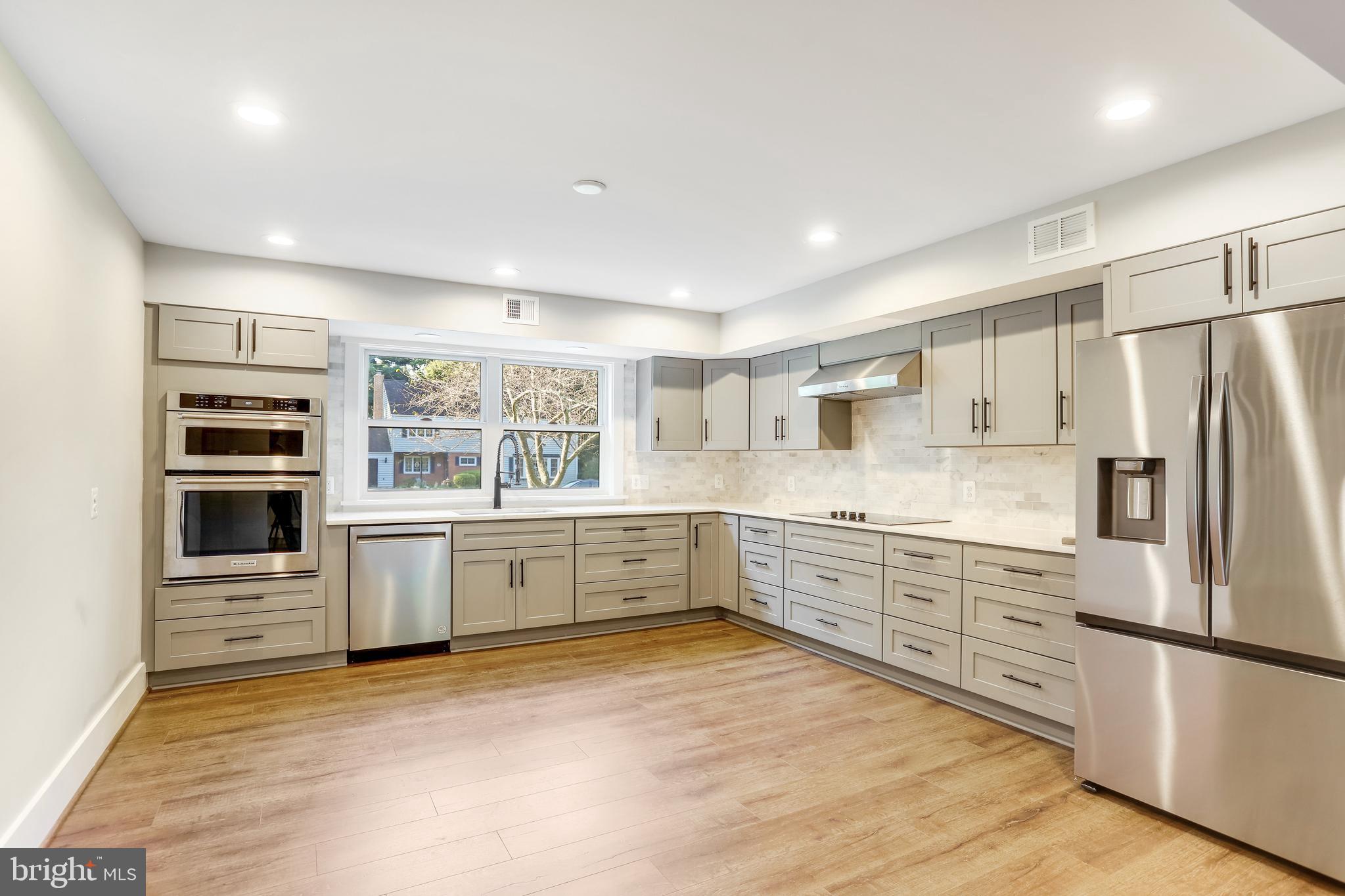 WILLIAMSBURG VILLAGE - Residential