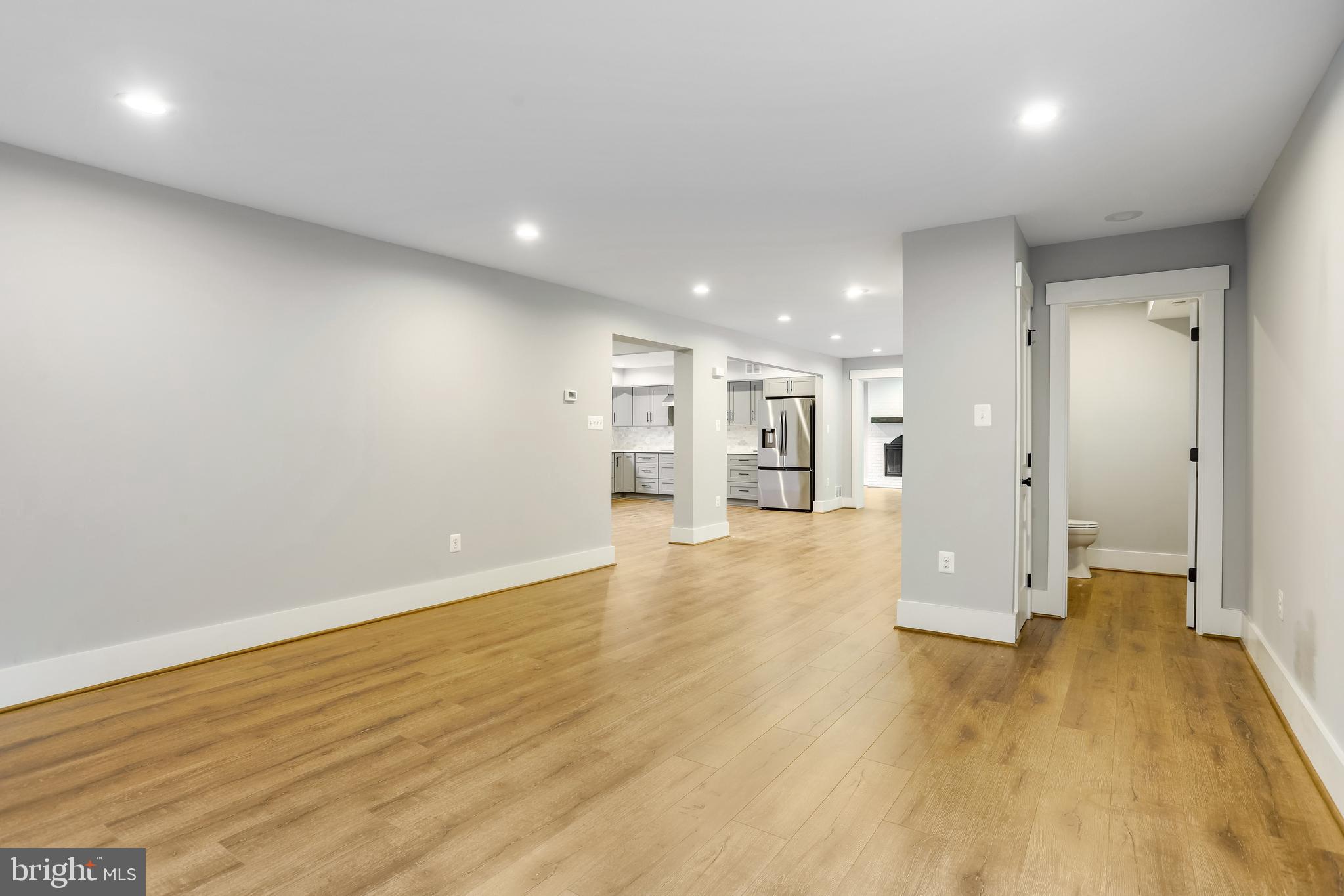 WILLIAMSBURG VILLAGE - Residential