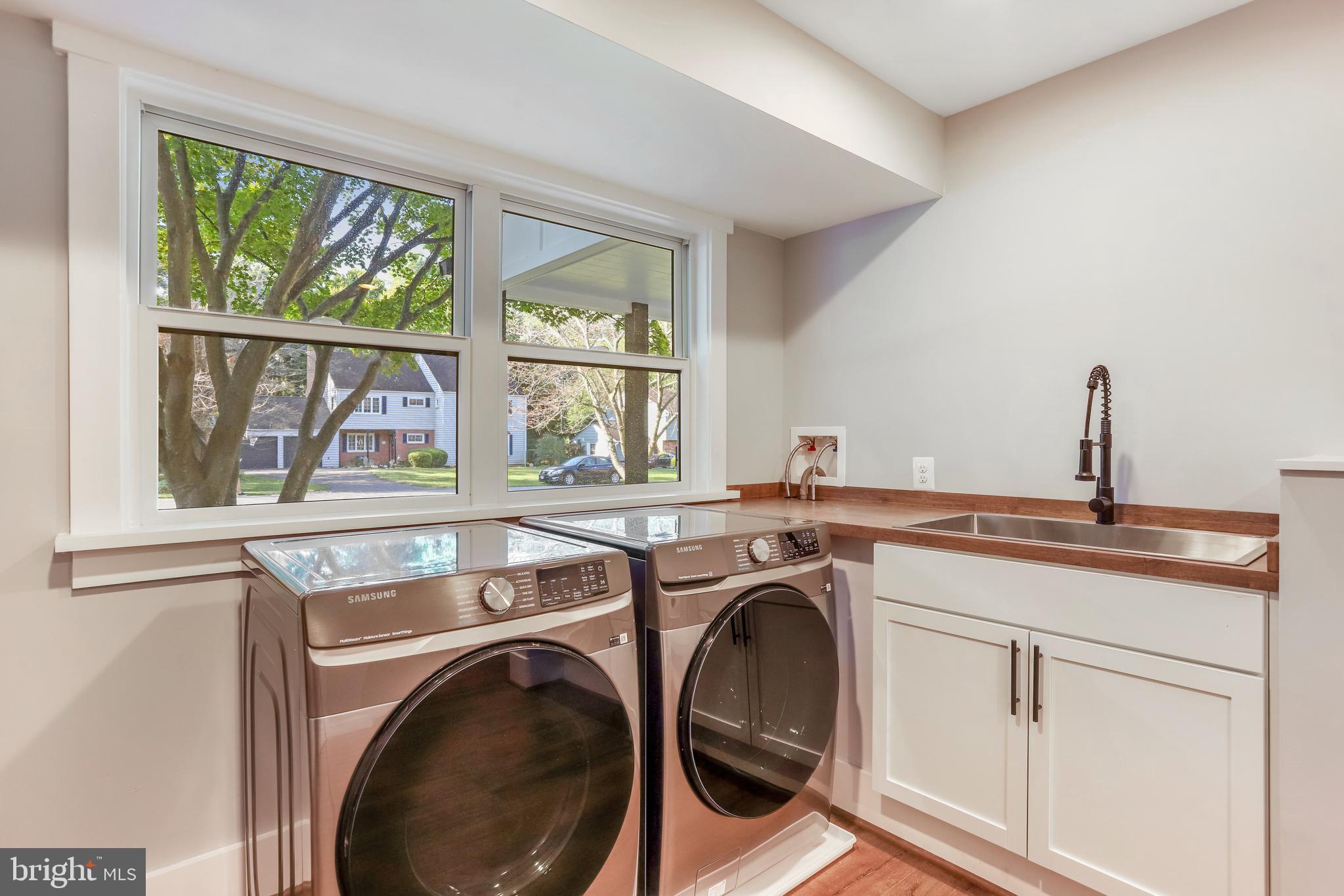 WILLIAMSBURG VILLAGE - Residential