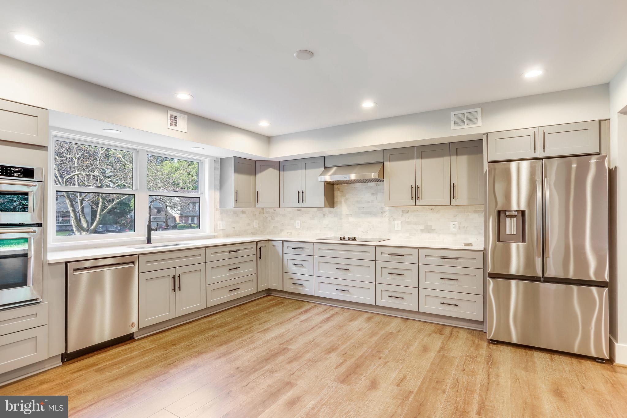 WILLIAMSBURG VILLAGE - Residential